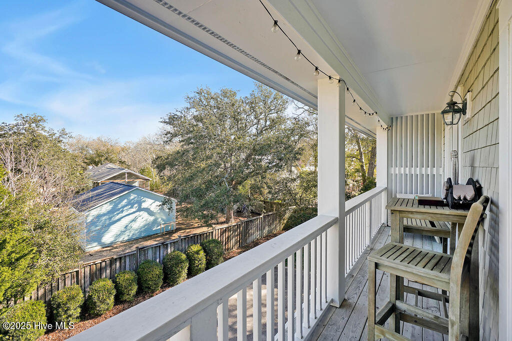 100529872 | Photo 30