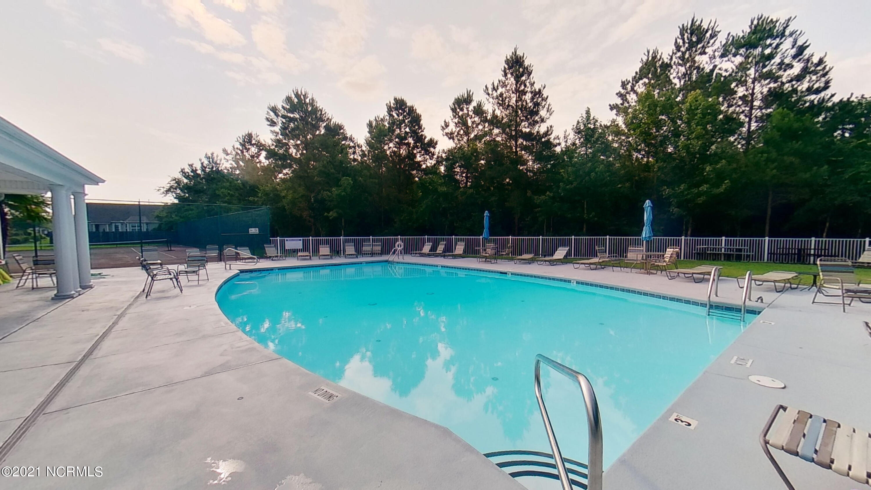 100546873 | Photo 34