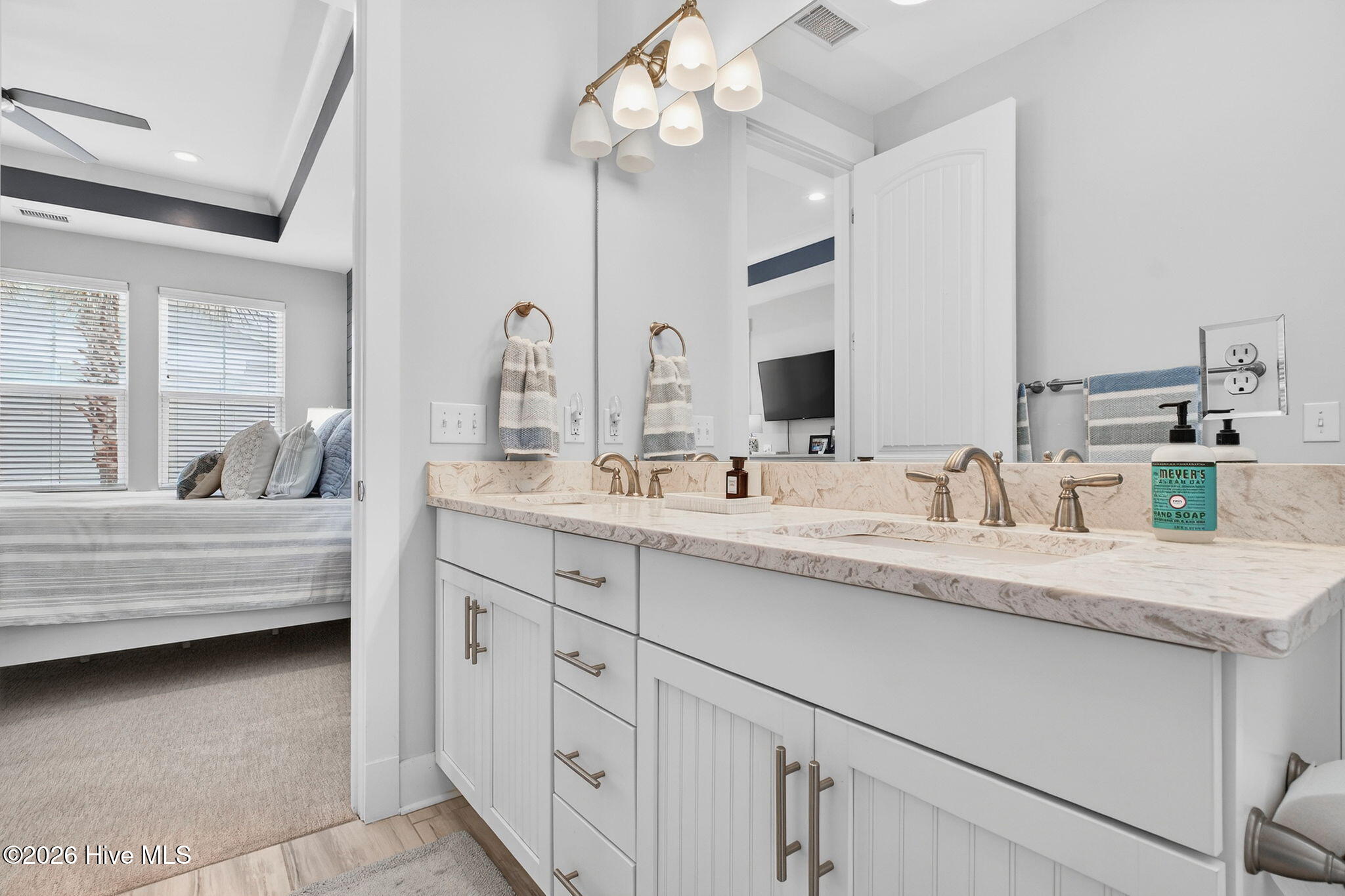 100559730 | Photo 36