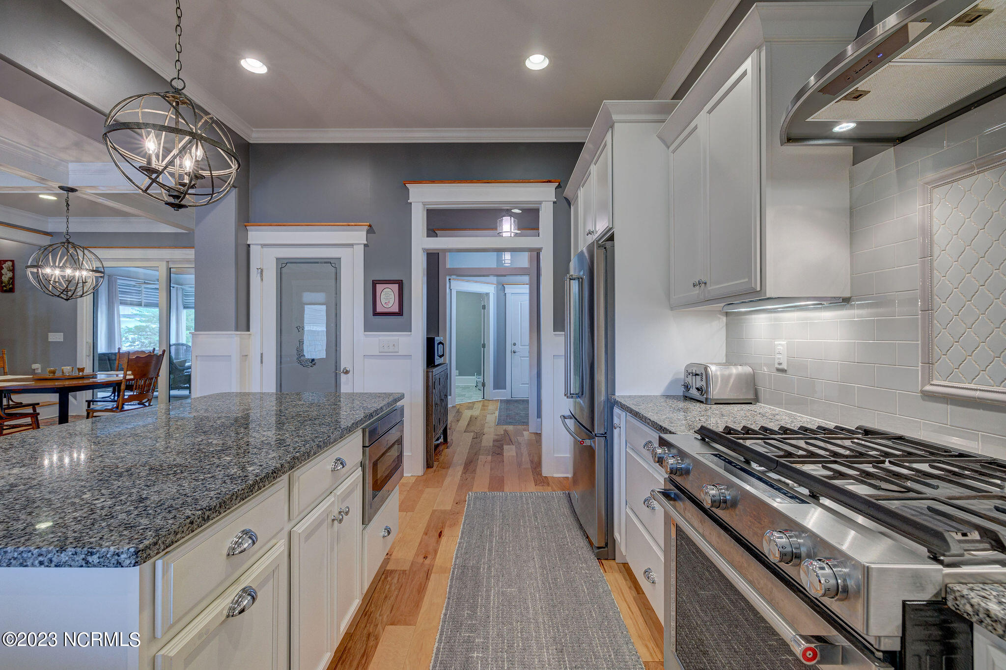 100568046 | Photo 30