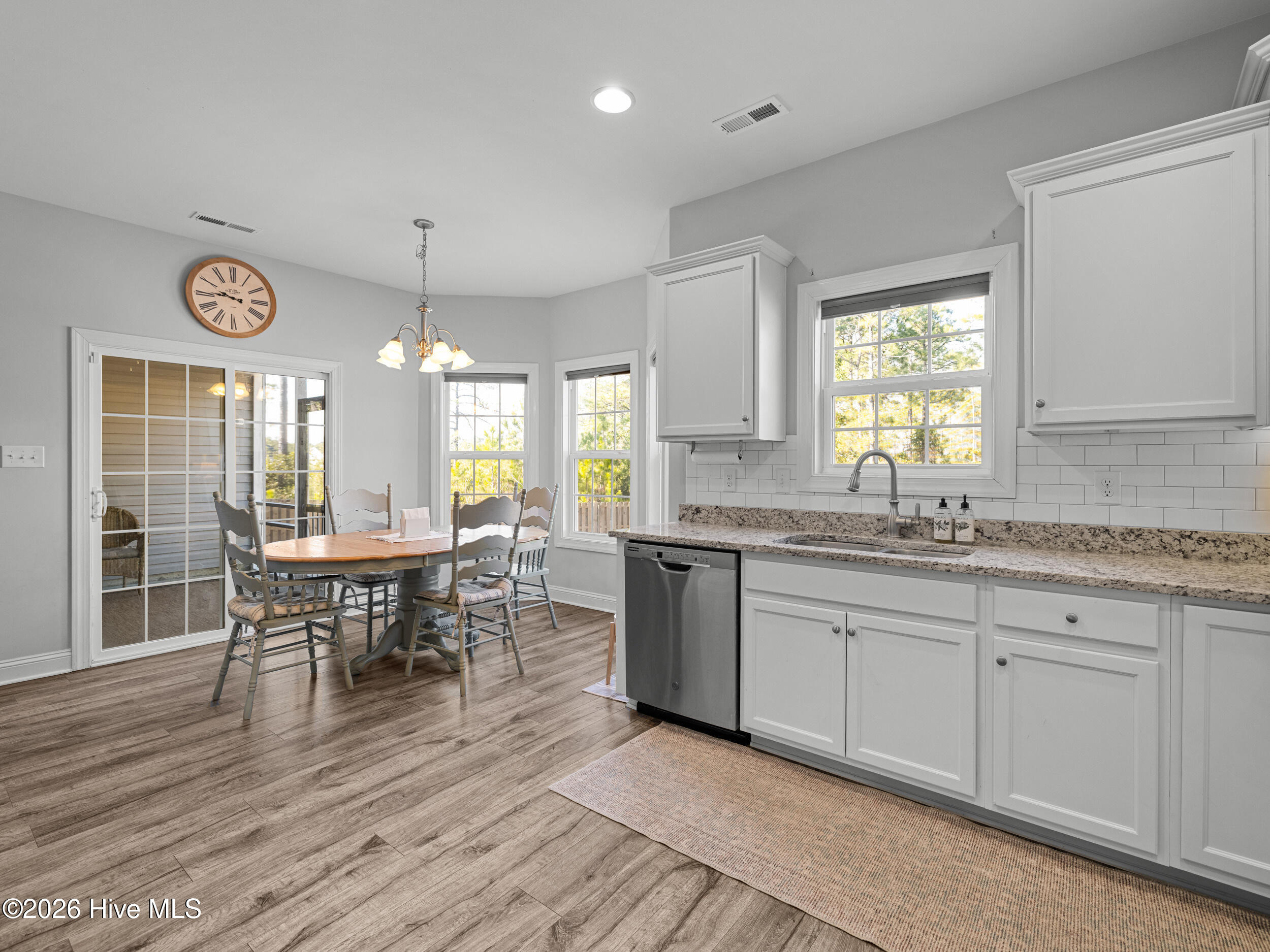 100553436 | Photo 25