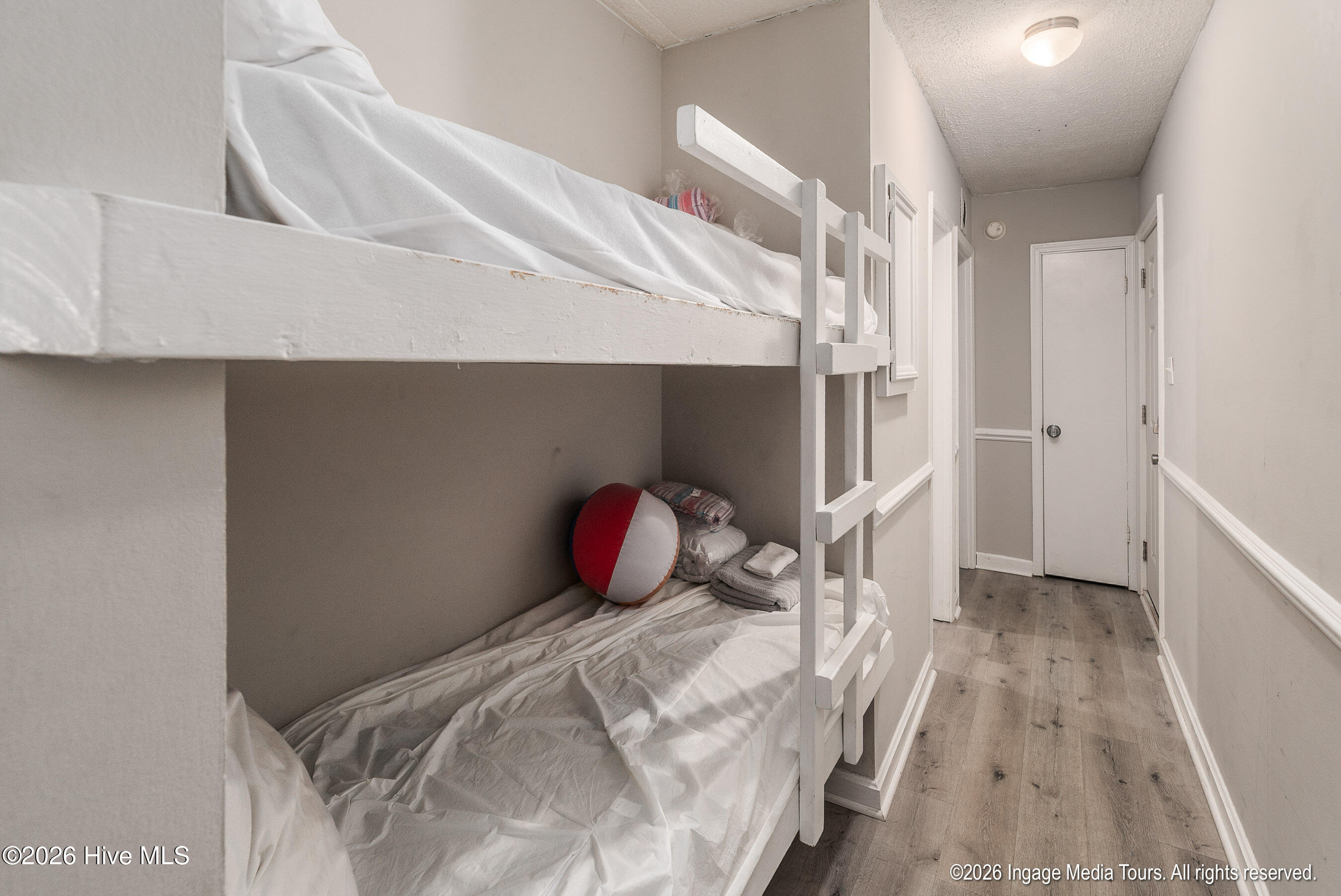 100548568 | Photo 14