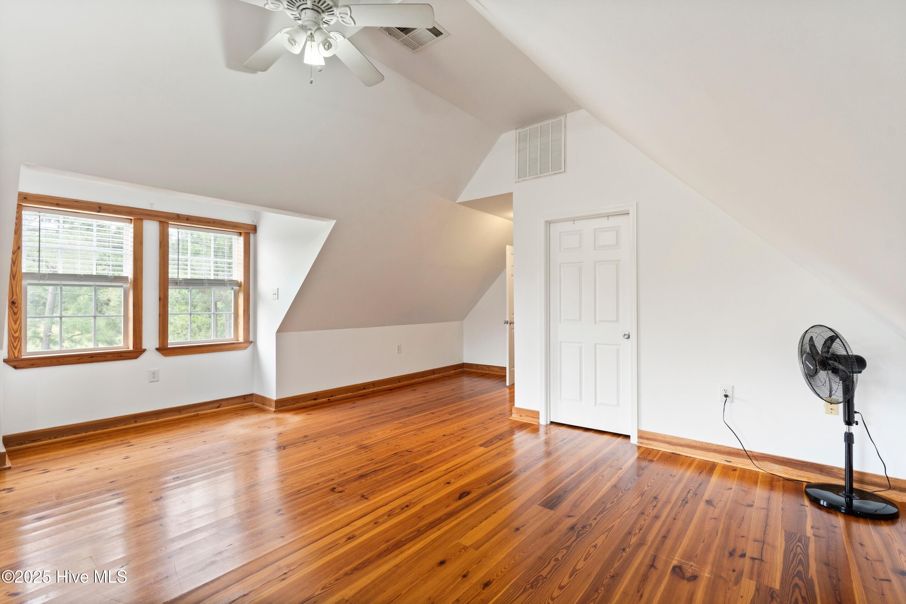 100535134 | Photo 37