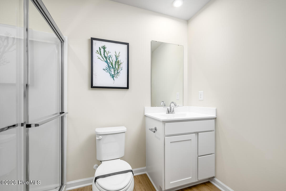 100564716 | Photo 15