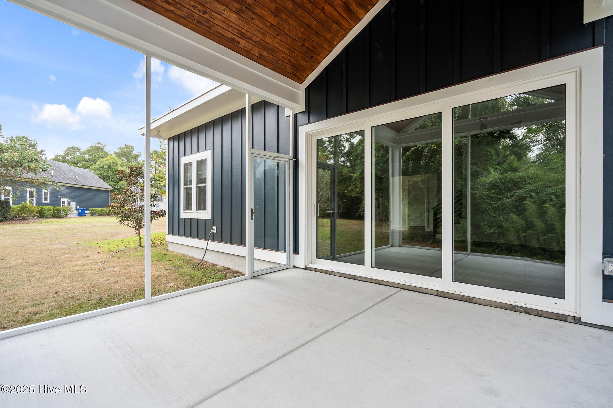 100532333 | Photo 127