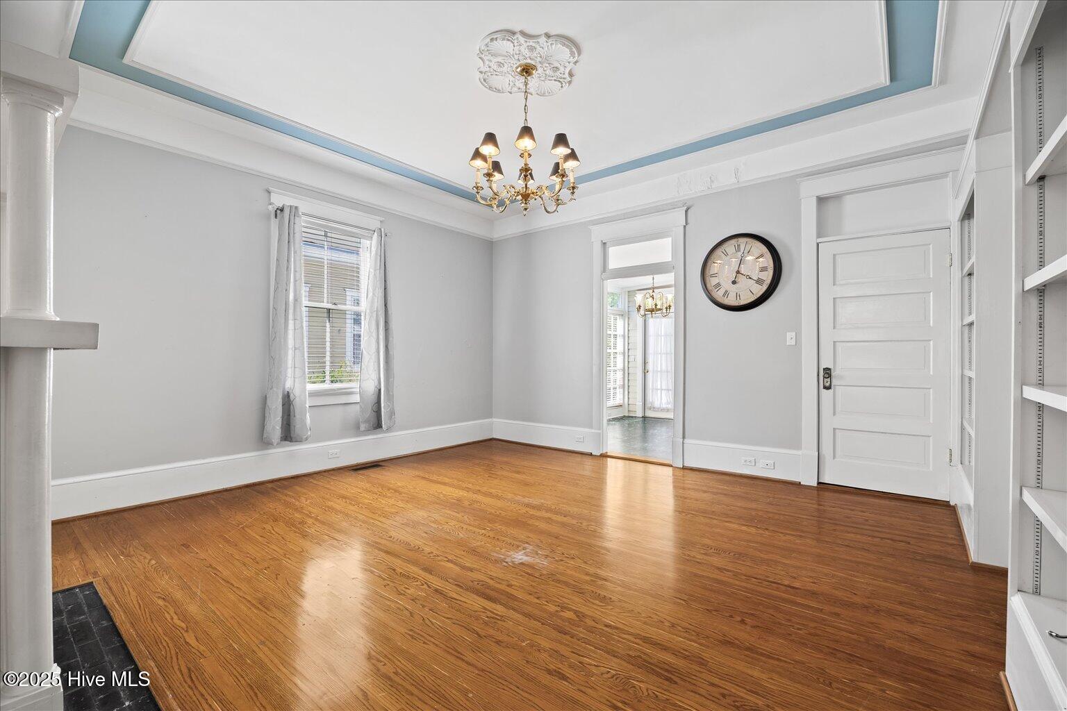 100529930 | Photo 25