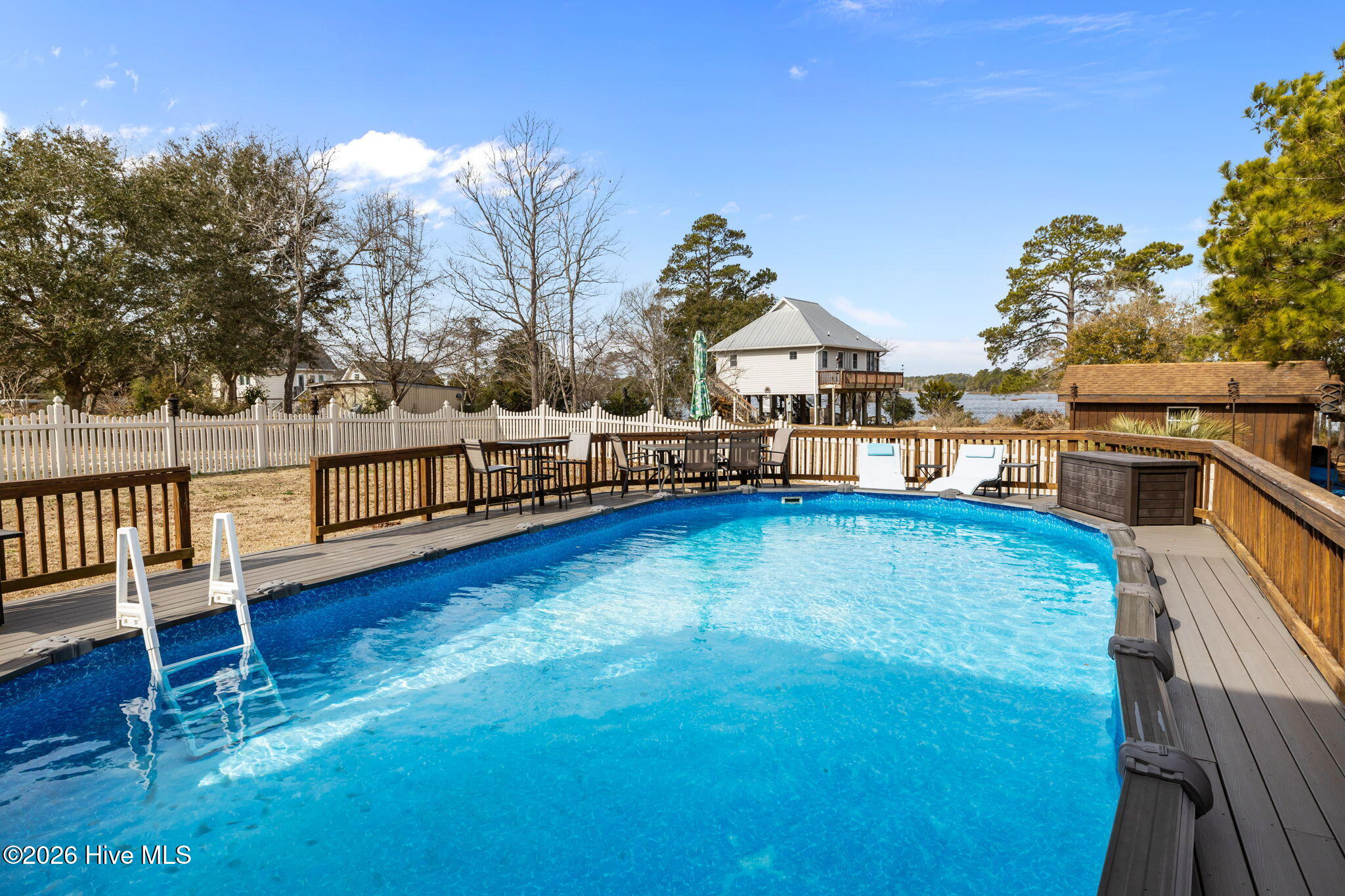 100558947 | Photo 40