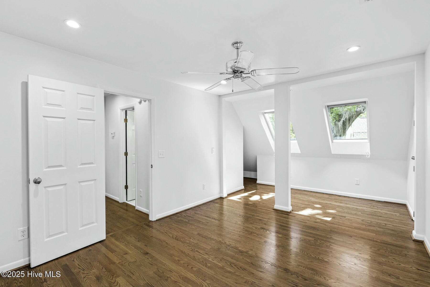 100555228 | Photo 47