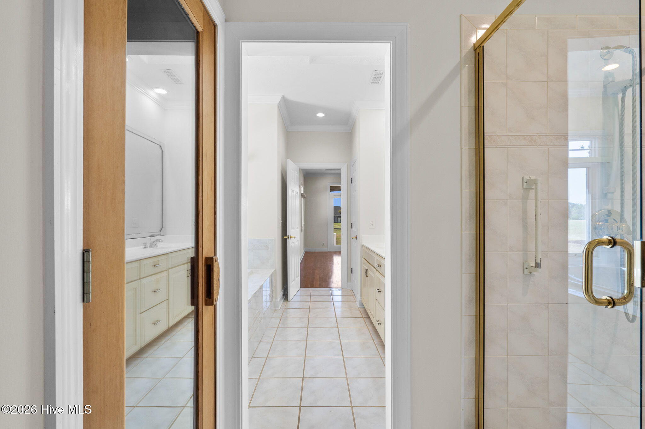 100564967 | Photo 25