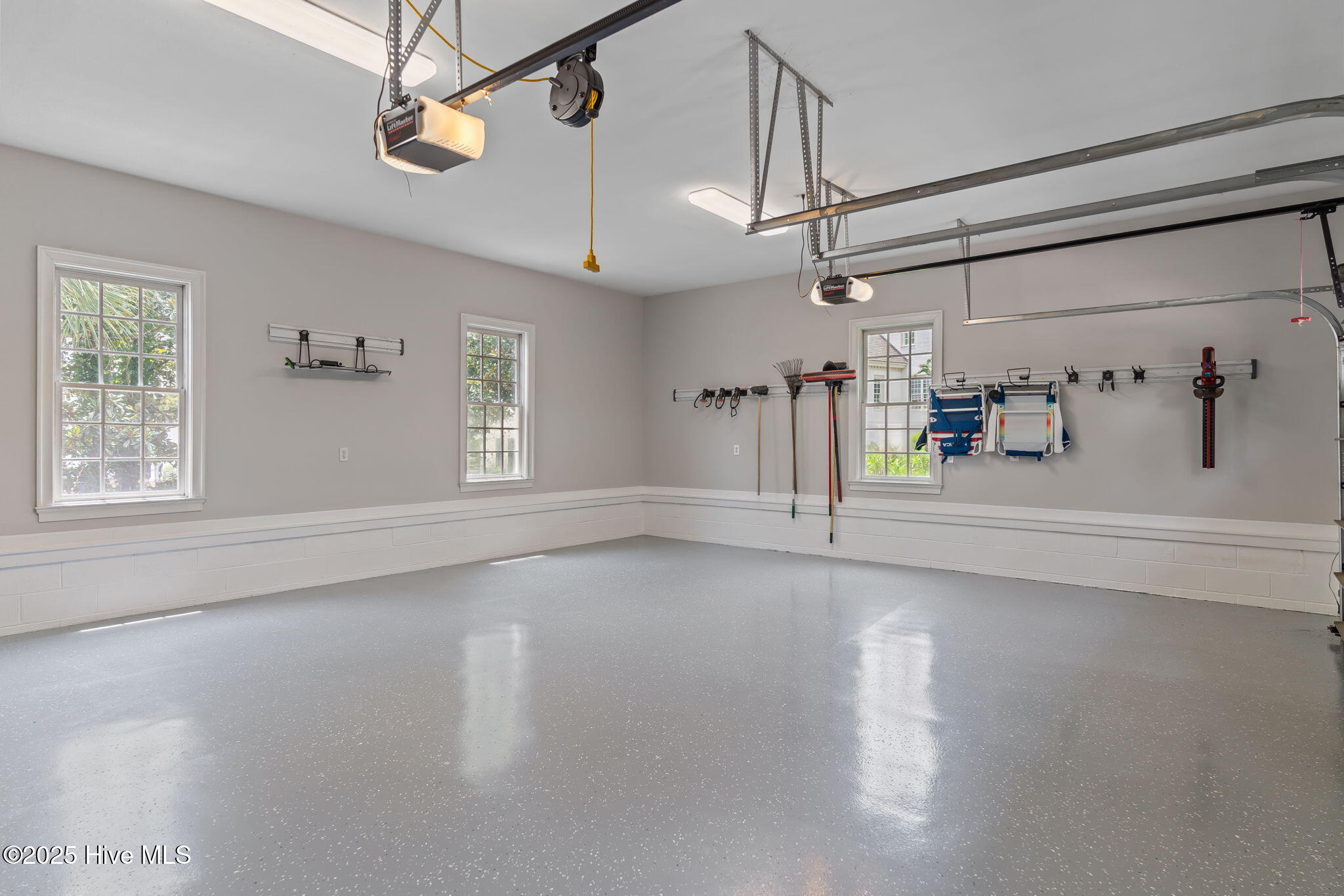 100523912 | Photo 77