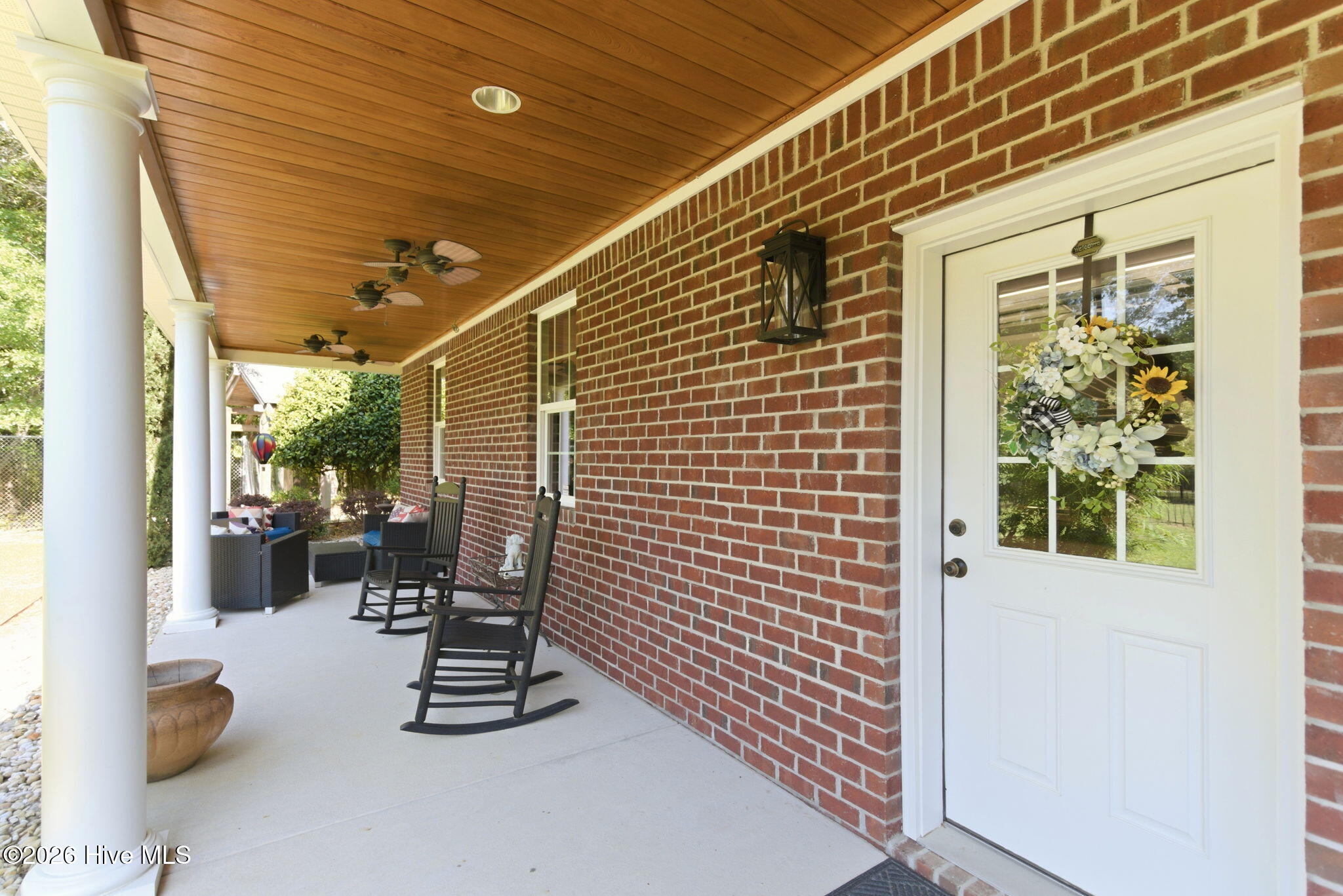 100570615 | Photo 81