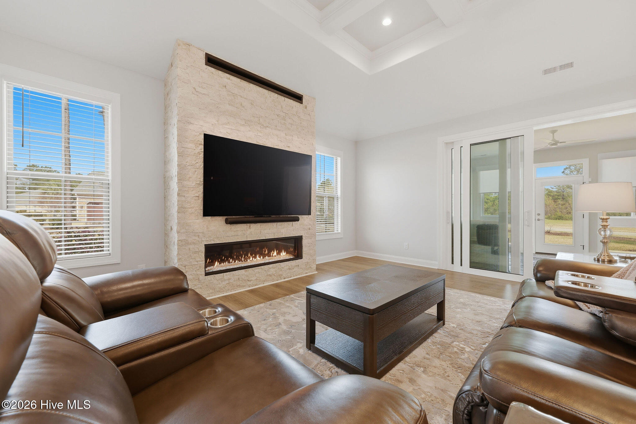 100564849 | Photo 14