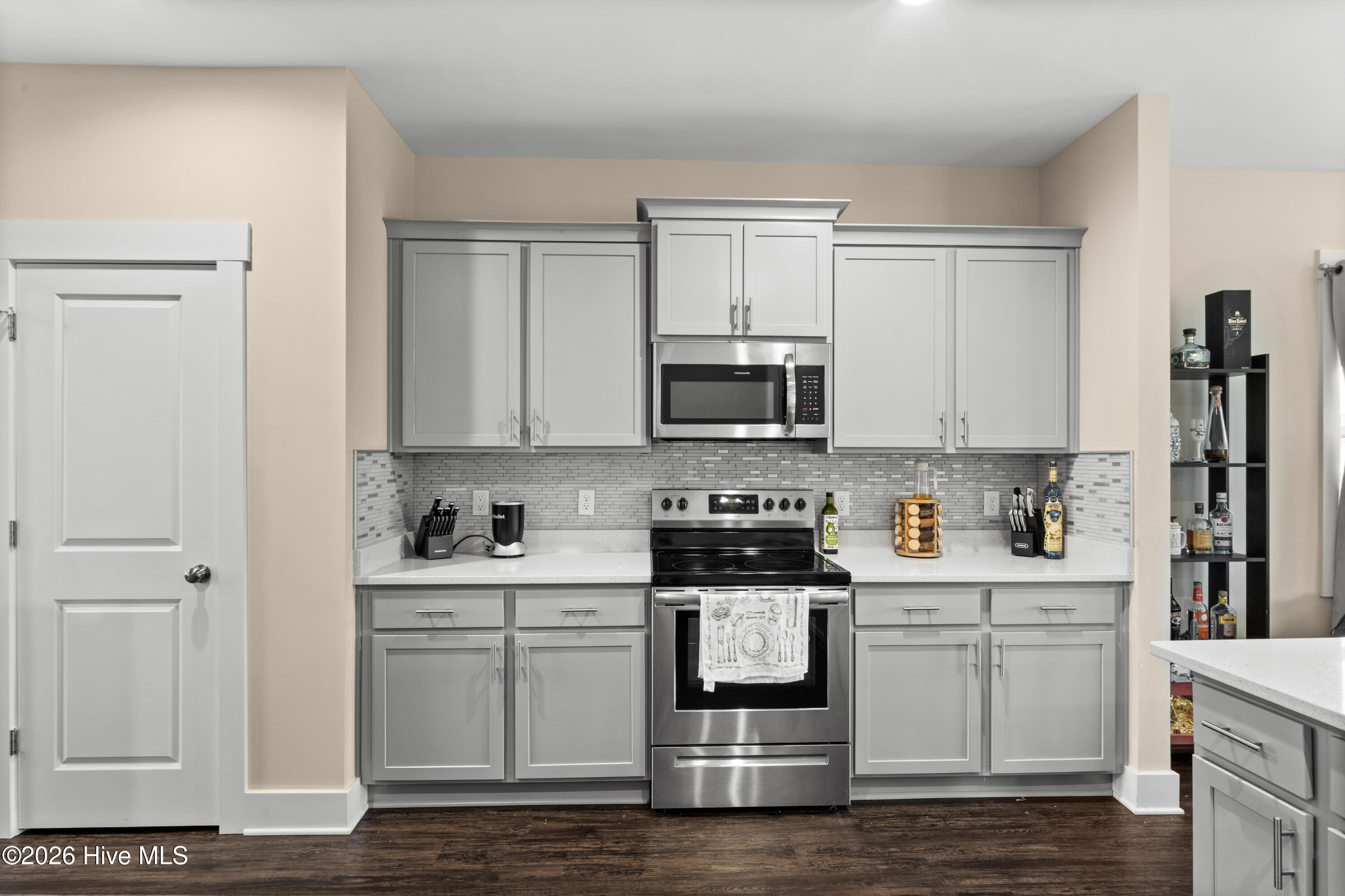 100569273 | Photo 17