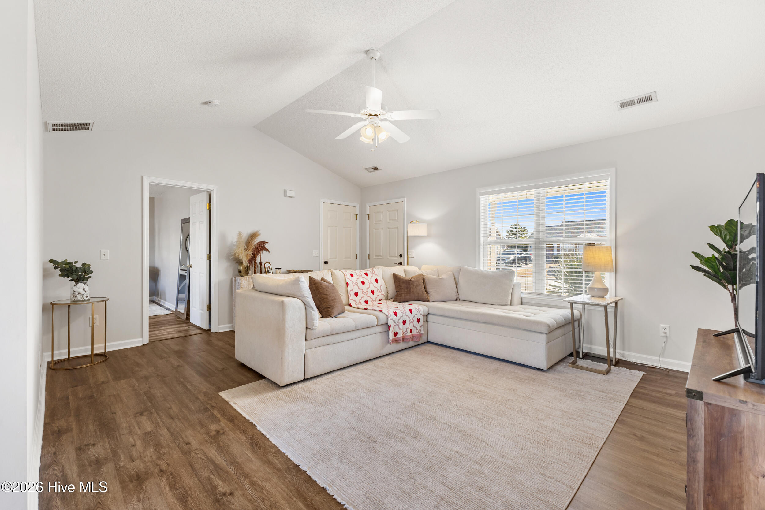 100554431 | Photo 11