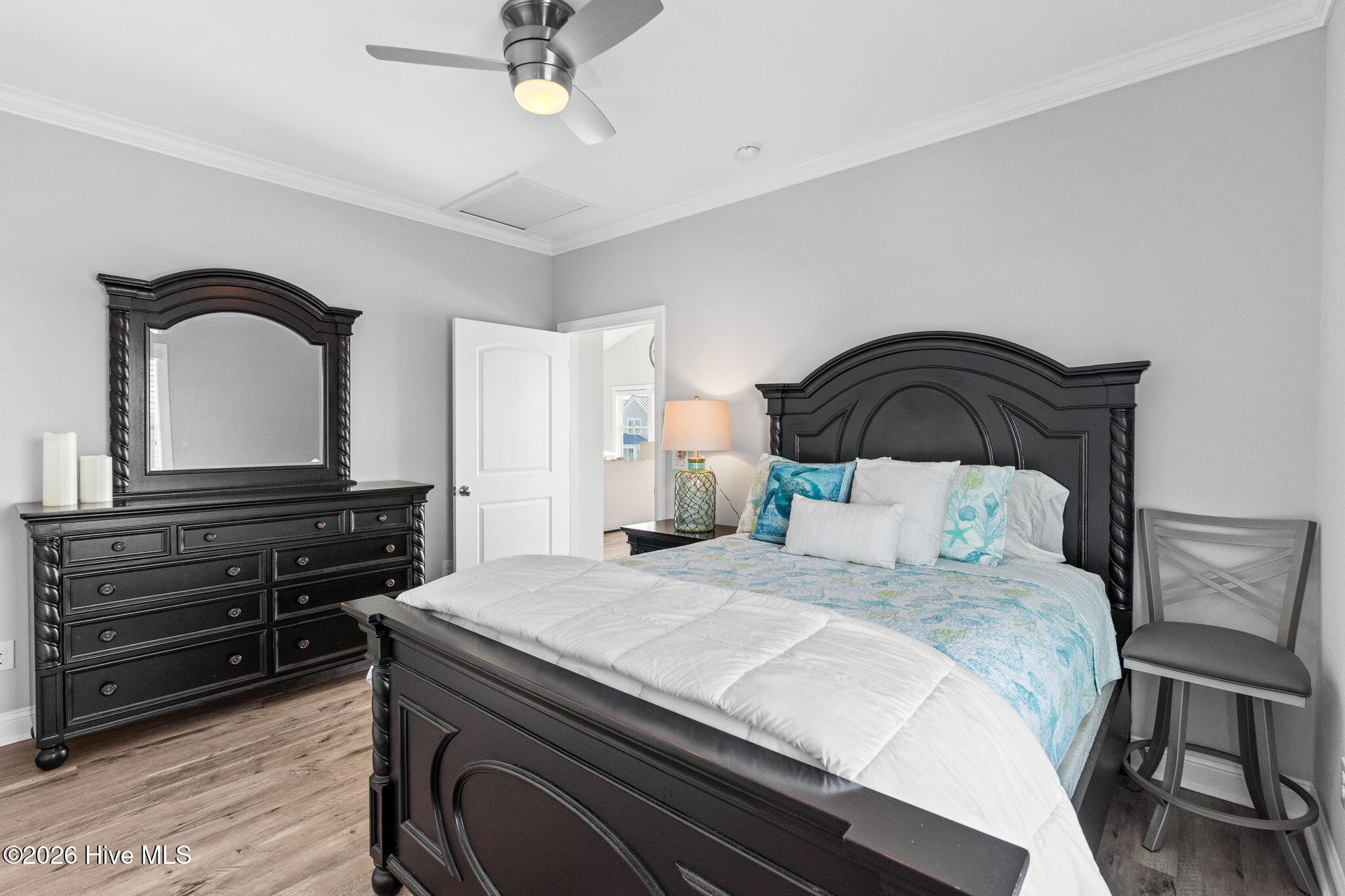 100555015 | Photo 24