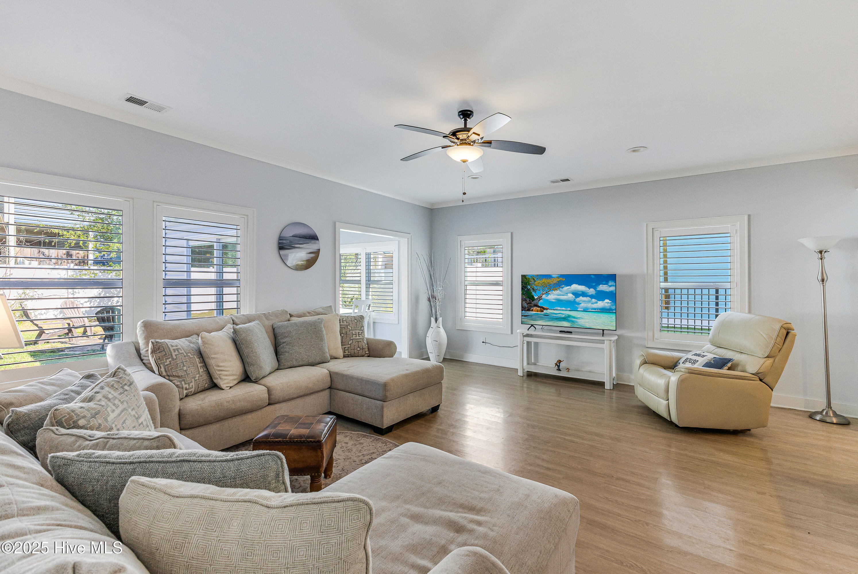 100523610 | Photo 12