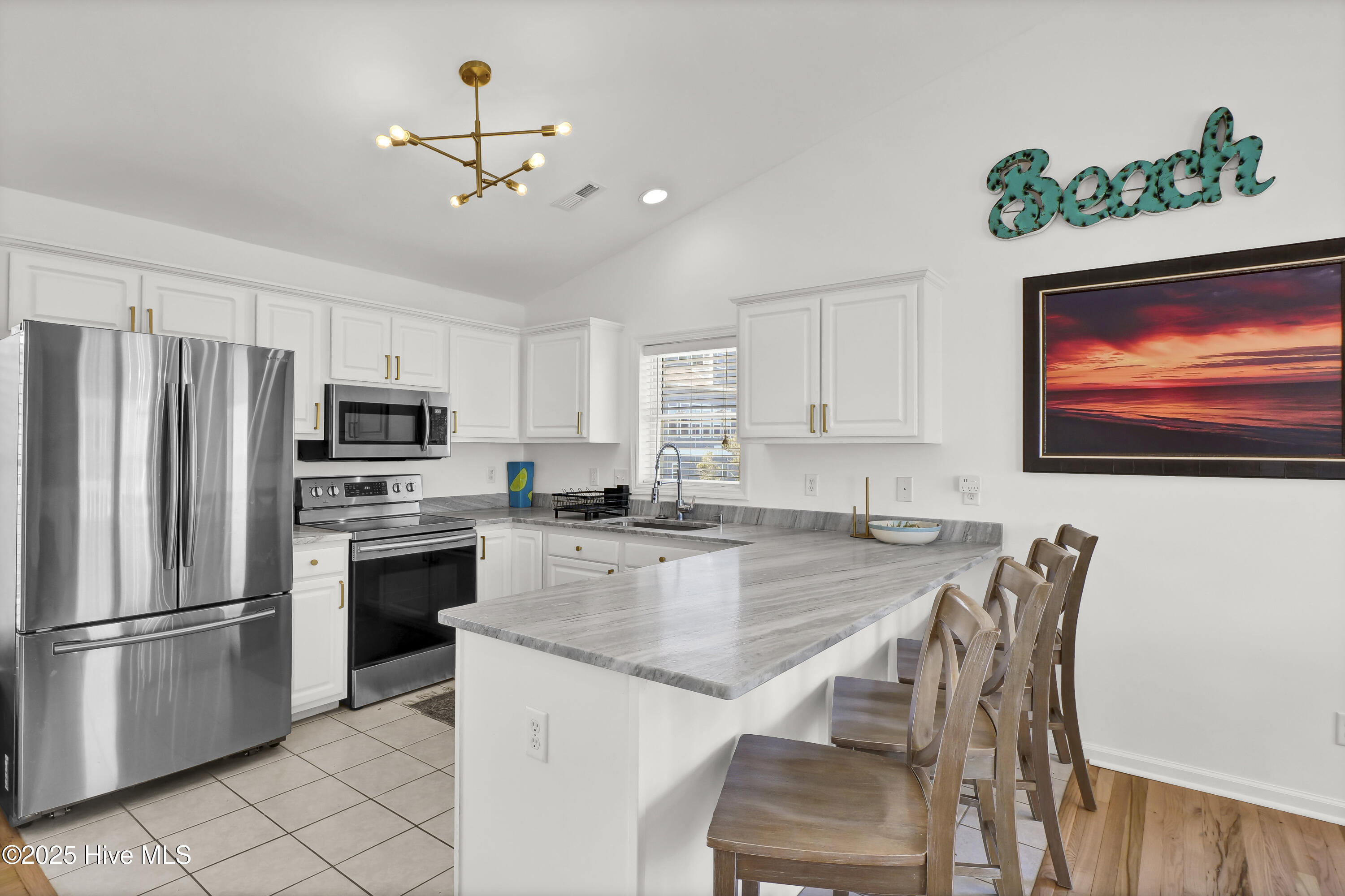 100521300 | Photo 32