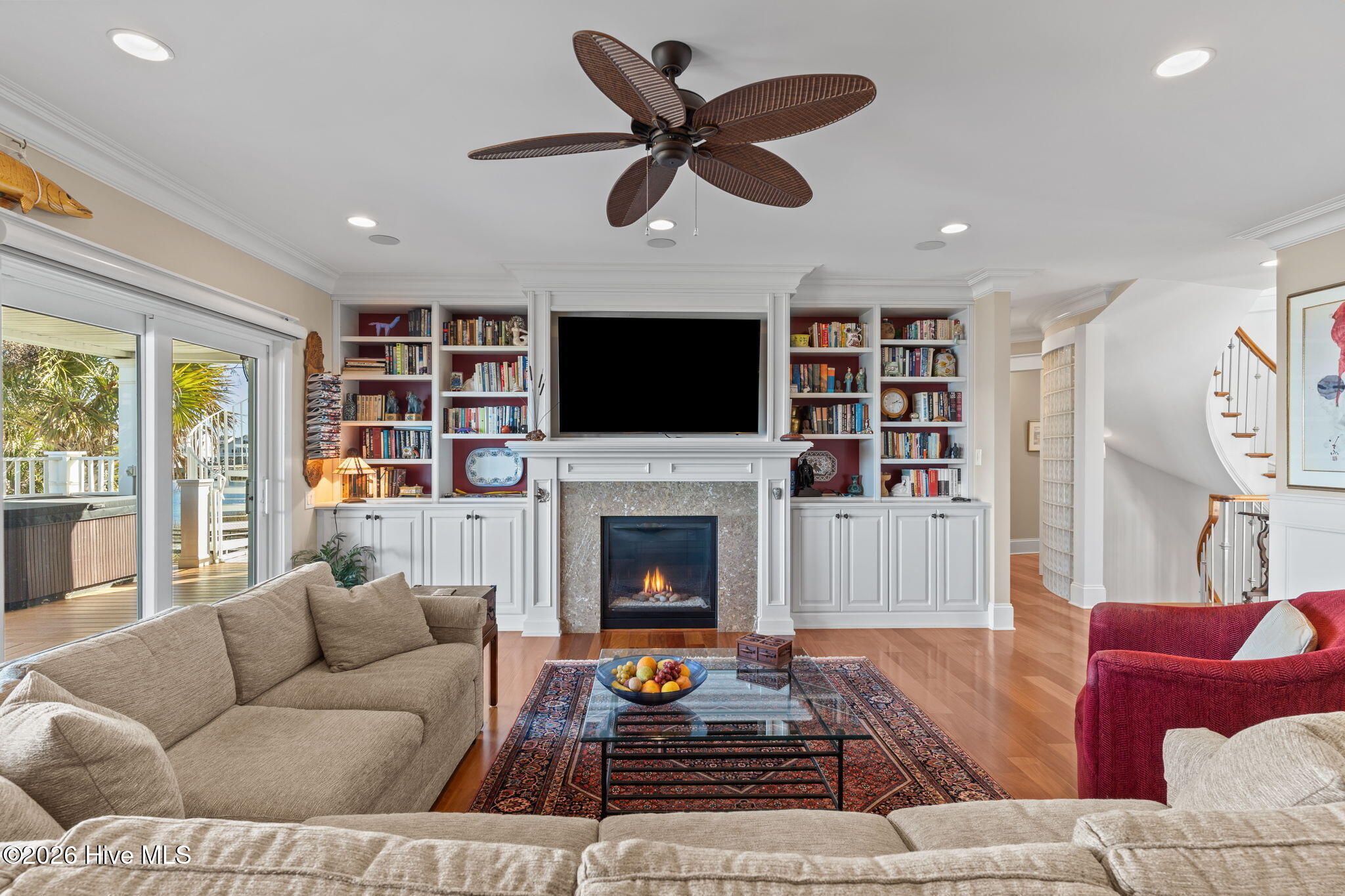 100554777 | Photo 50