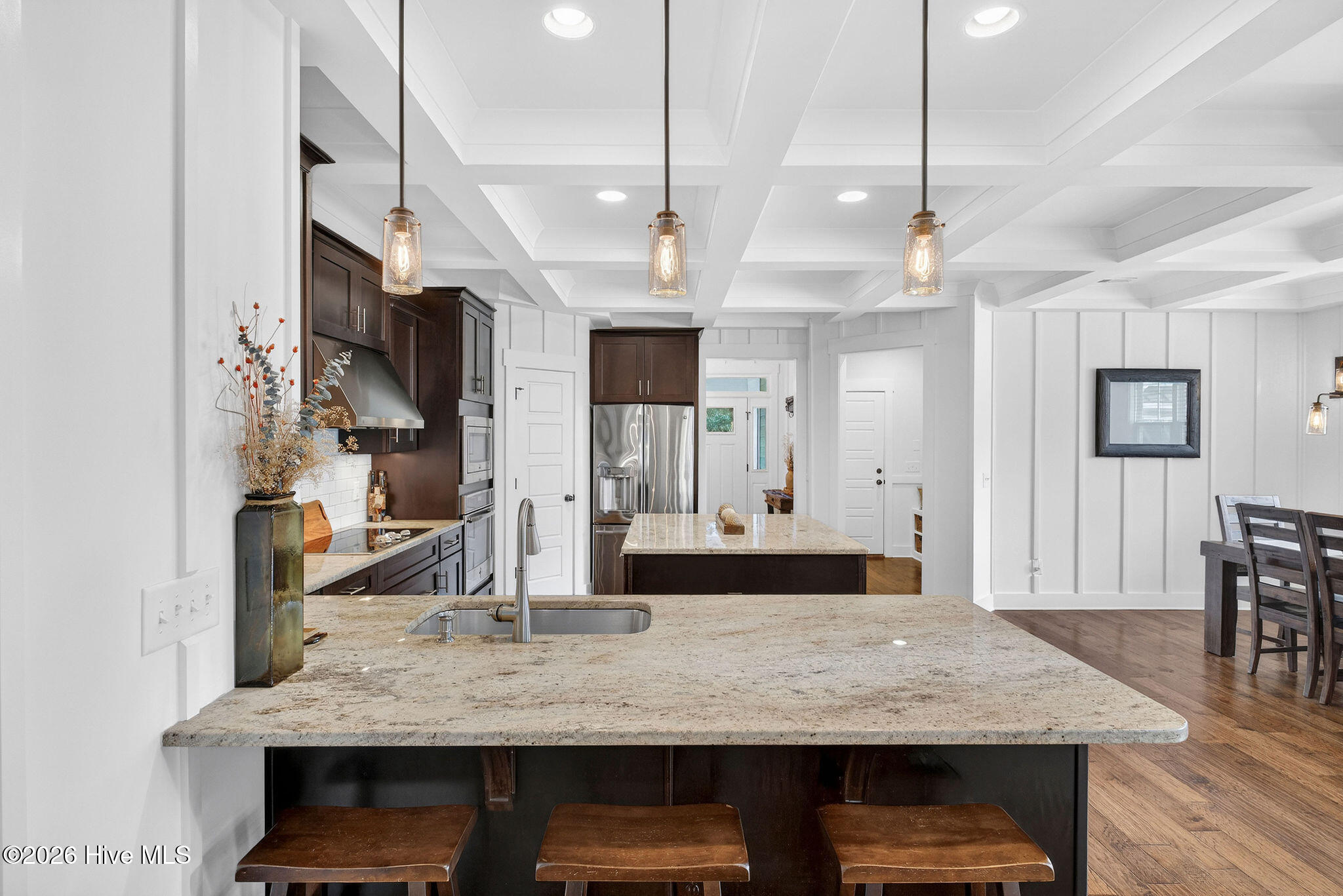 100561102 | Photo 17