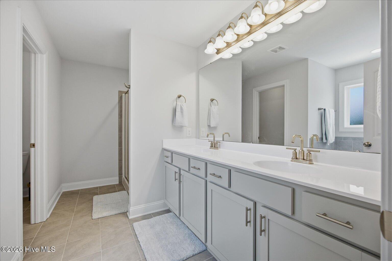 100564779 | Photo 38