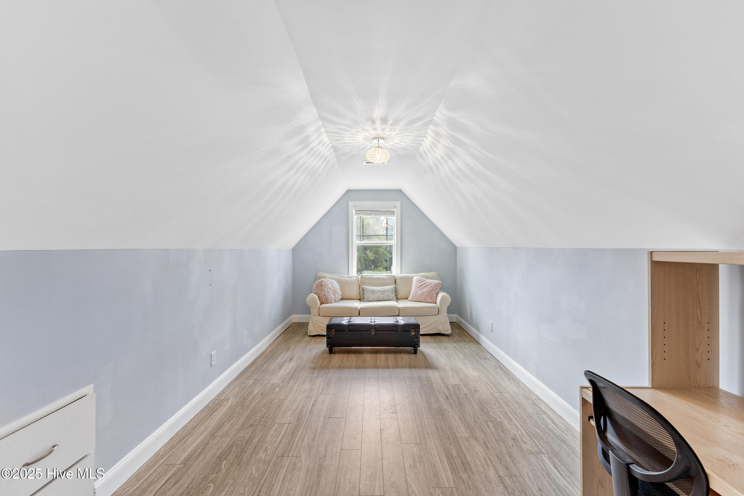 100533307 | Photo 32