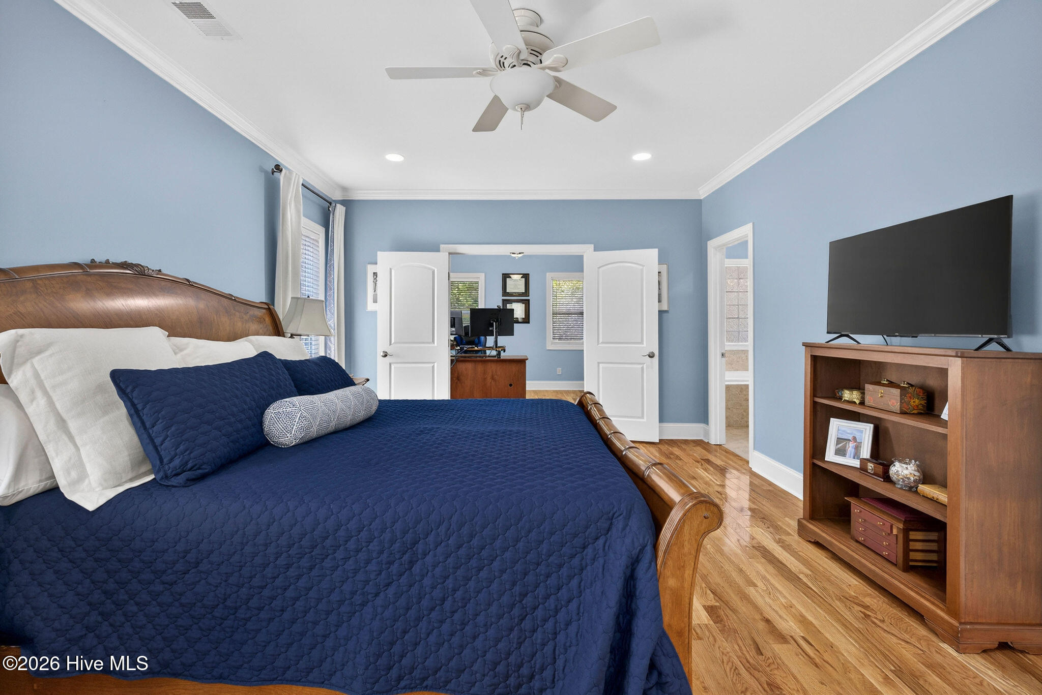 100570117 | Photo 23