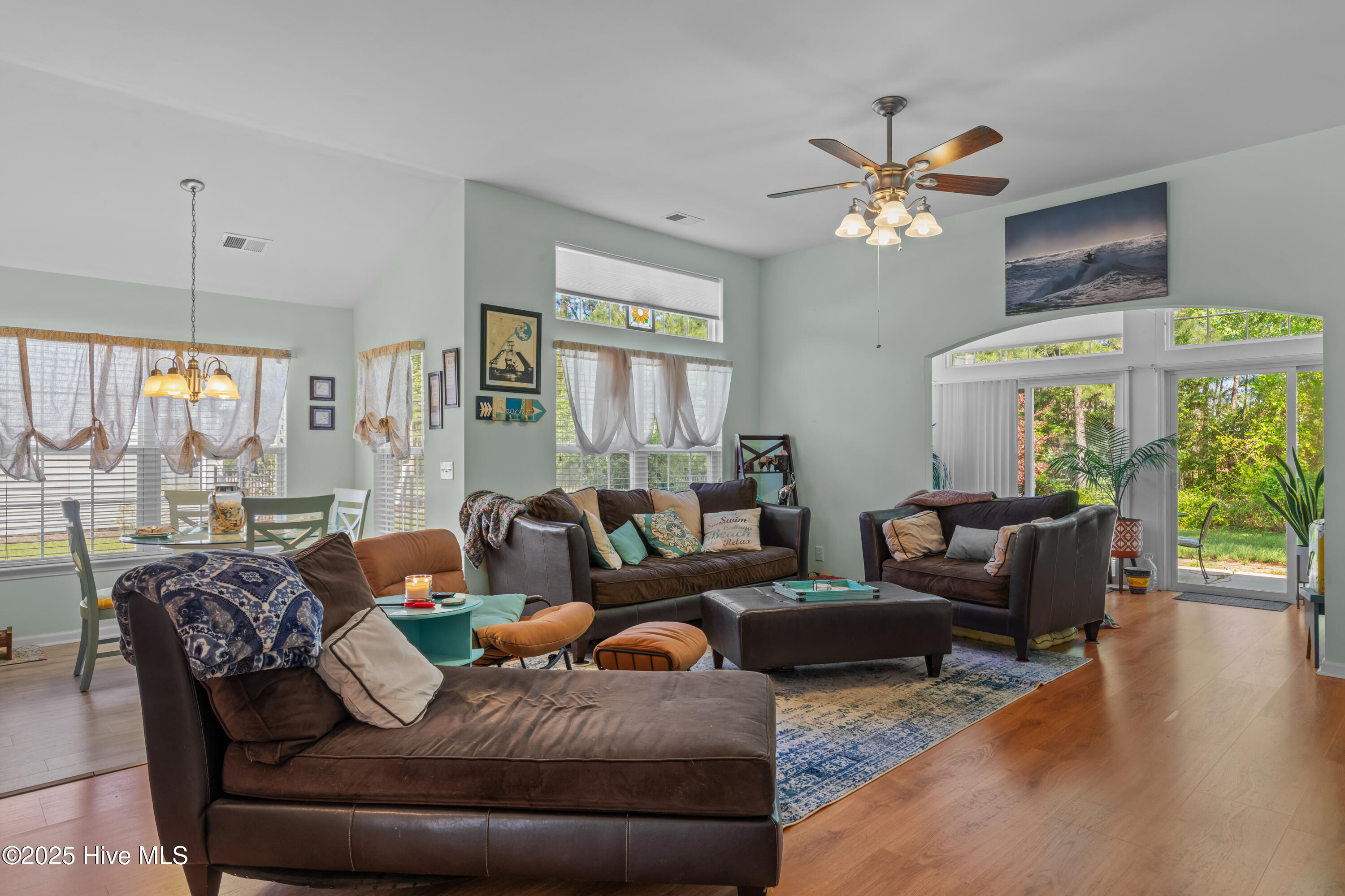 100502471 | Photo 17