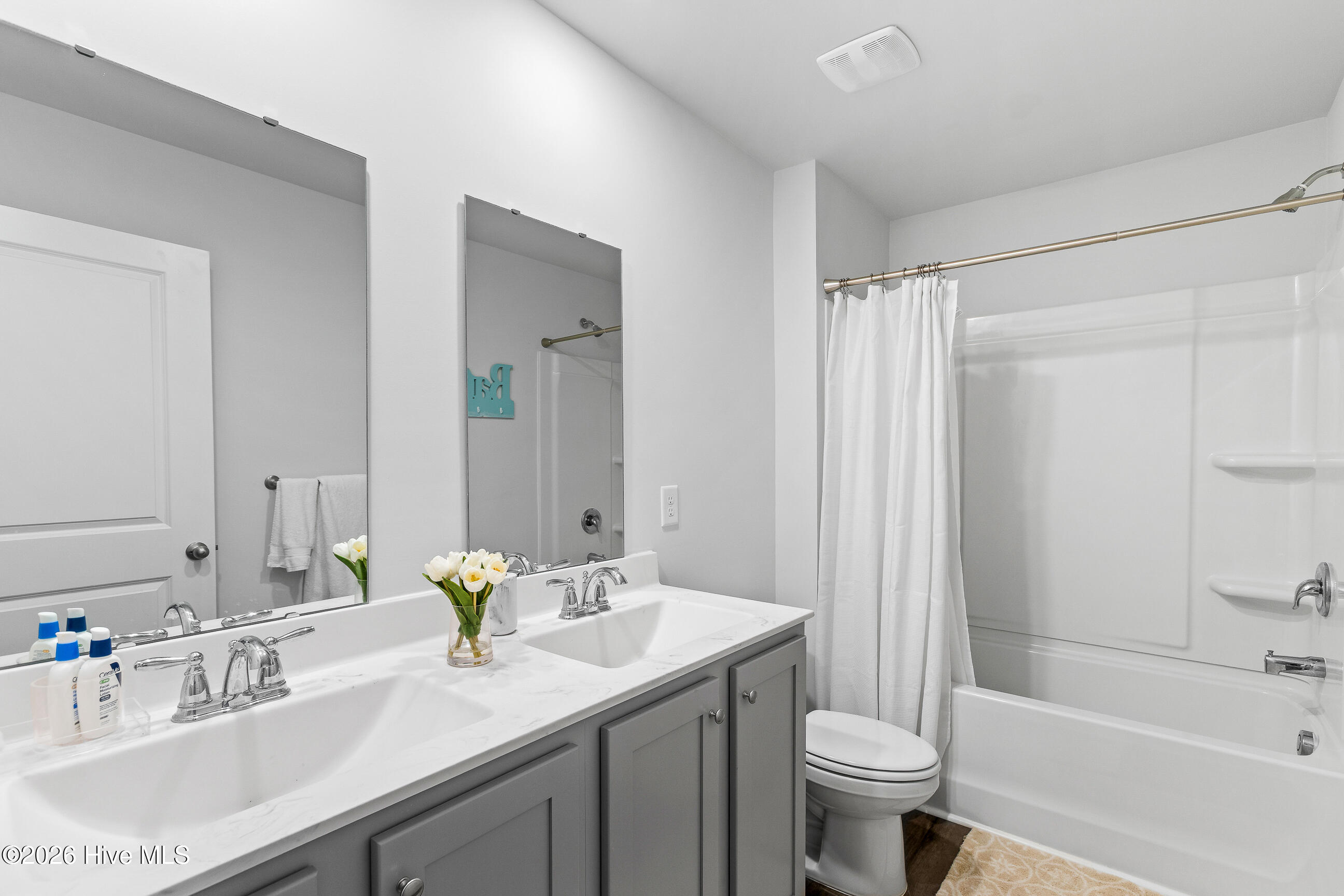 100558973 | Photo 23