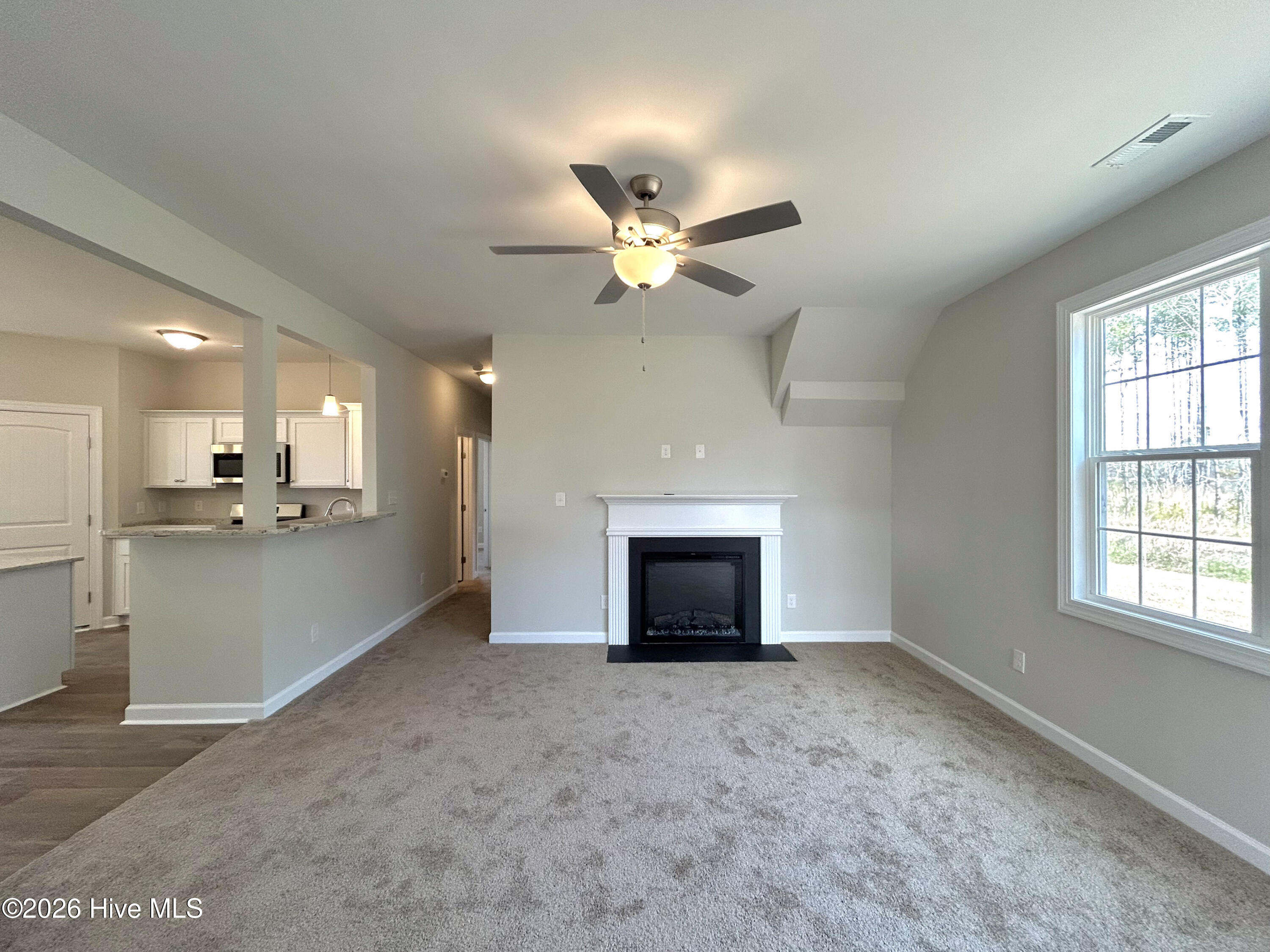 100560362 | Photo 11