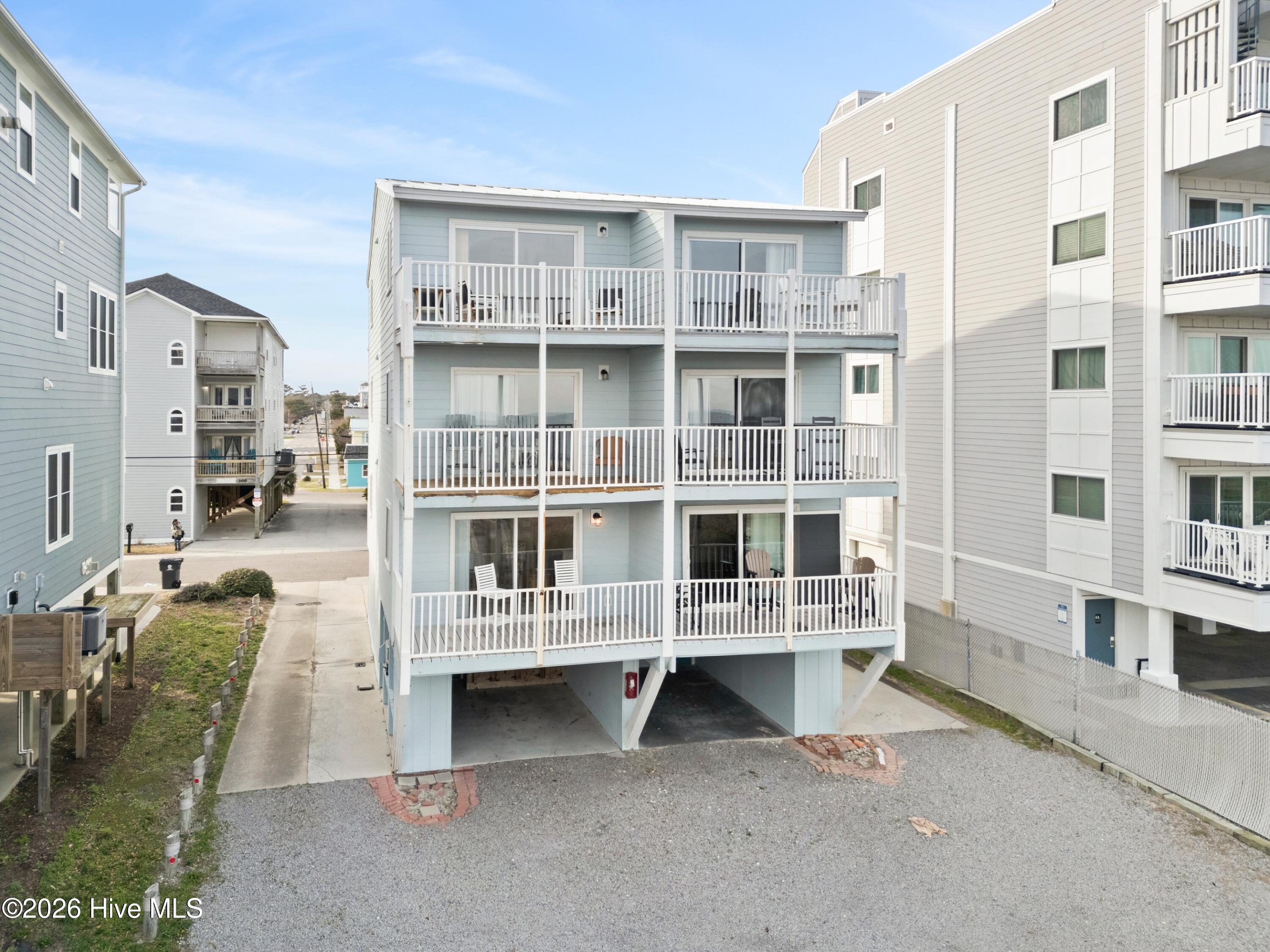 100549328 | Photo 32