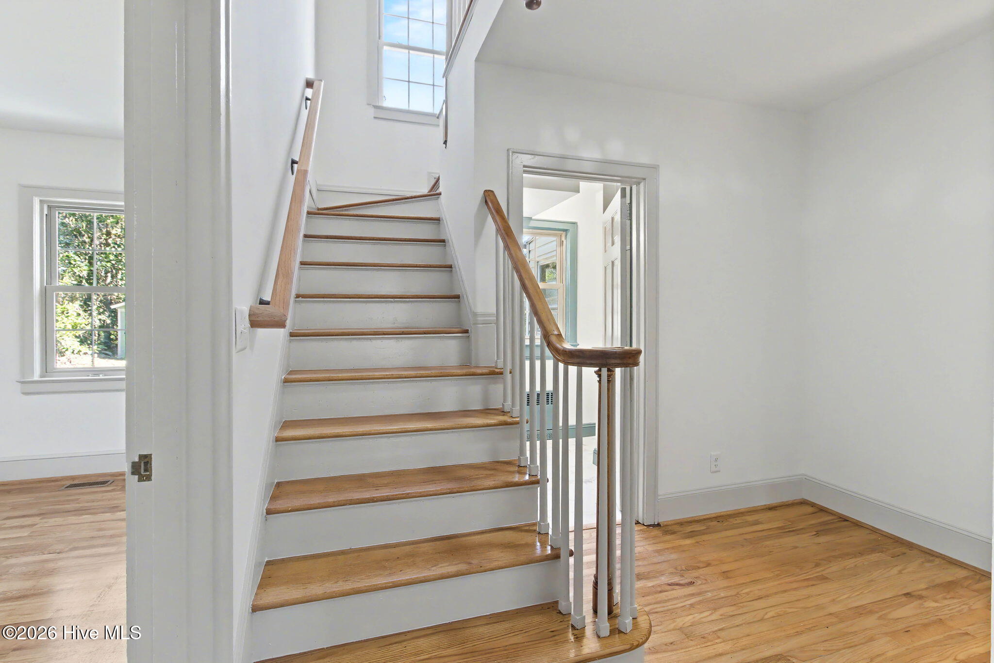 100549818 | Photo 17