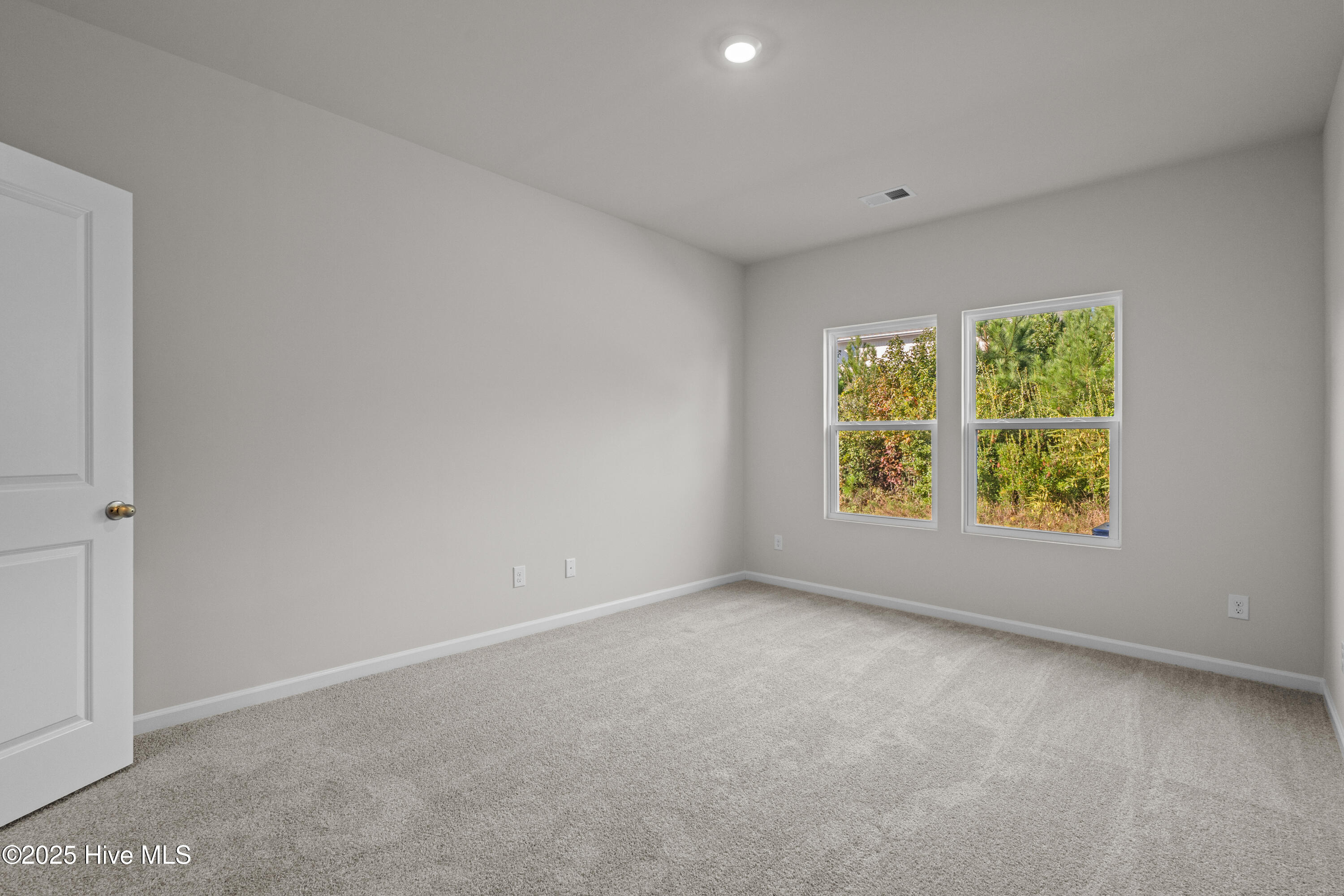 100536973 | Photo 18