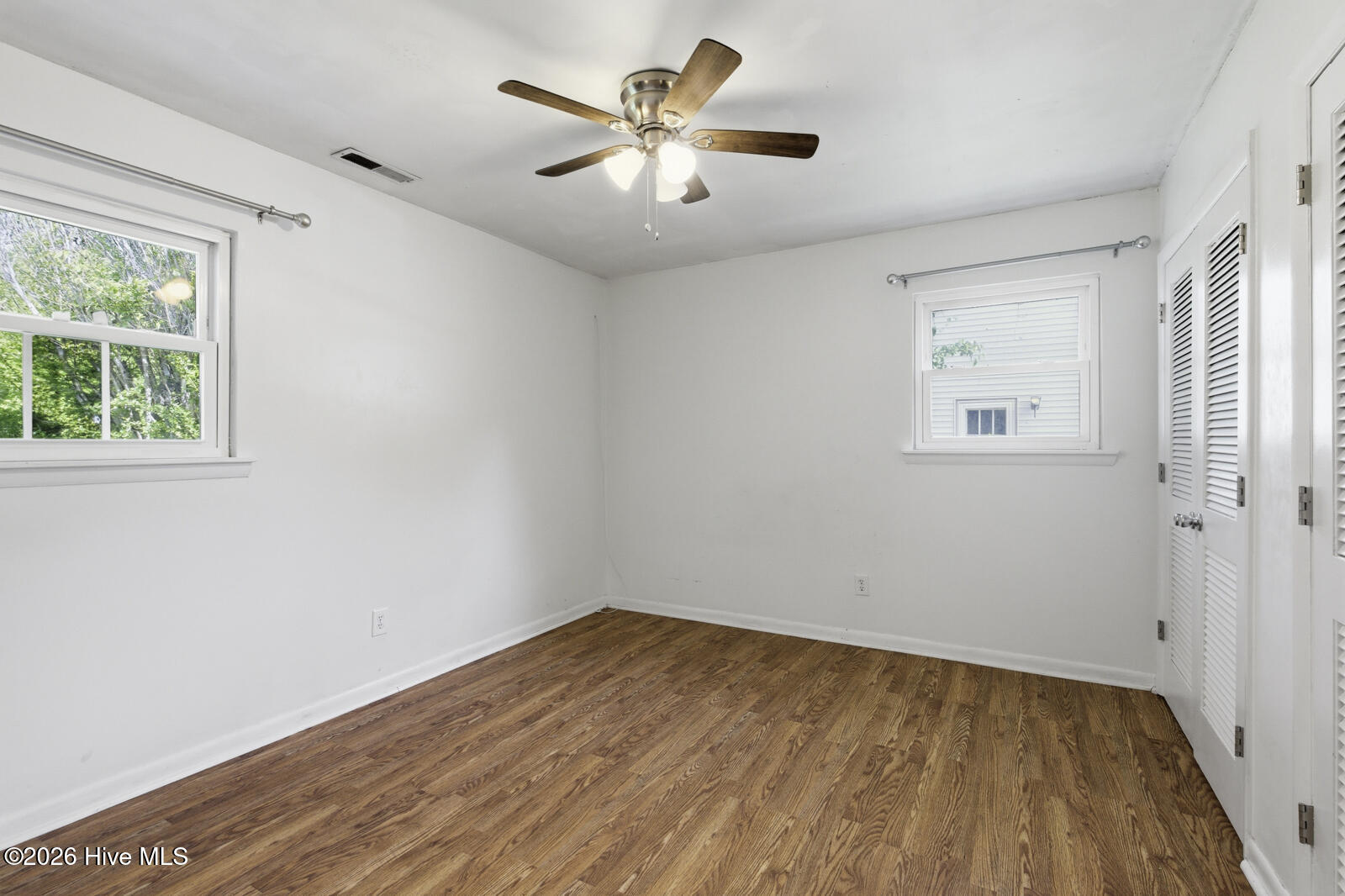 100566128 | Photo 15