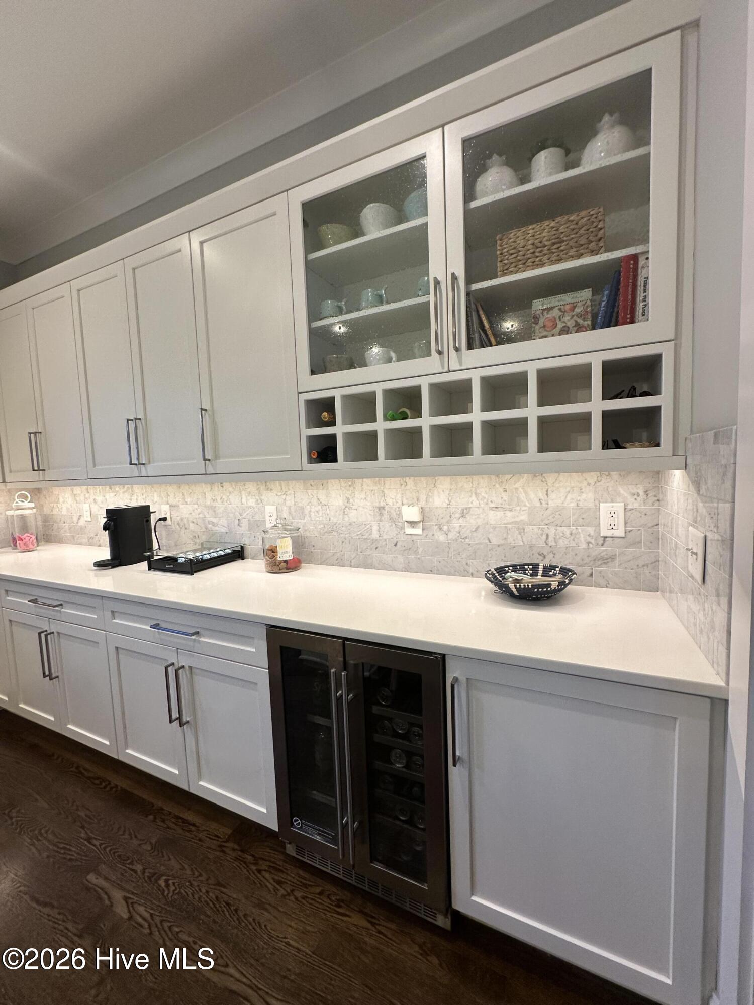 100562108 | Photo 10