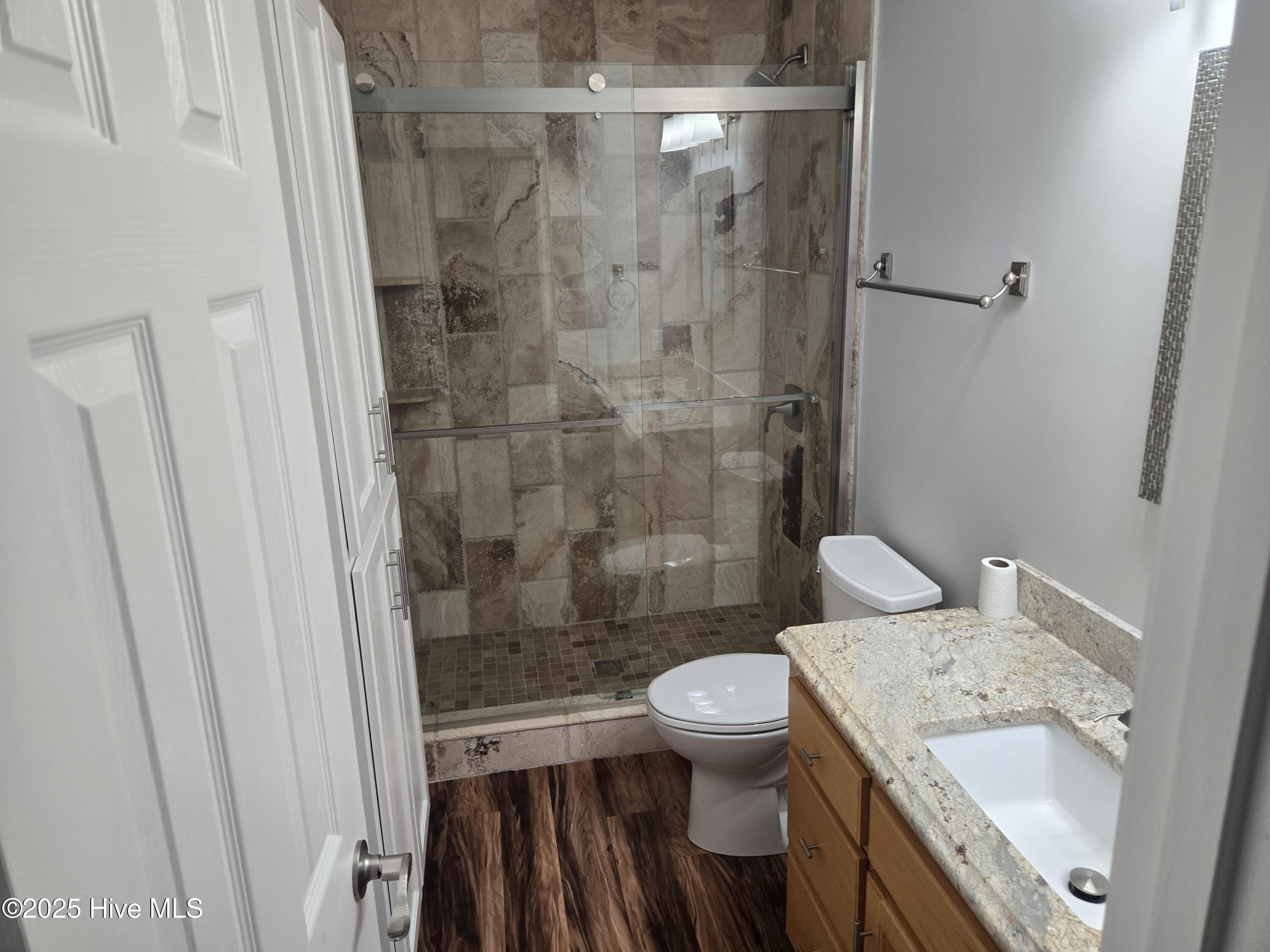 100542844 | Photo 13