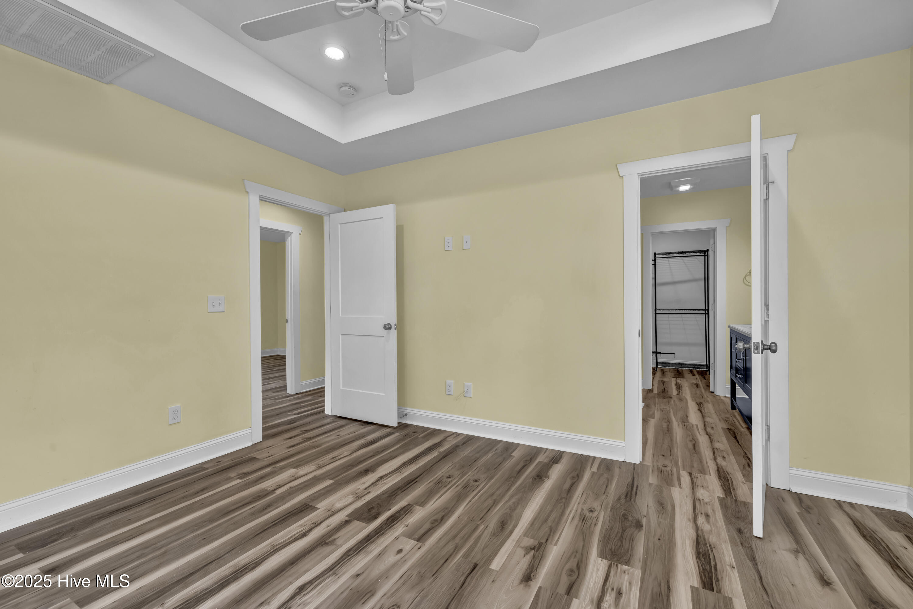 100513593 | Photo 16