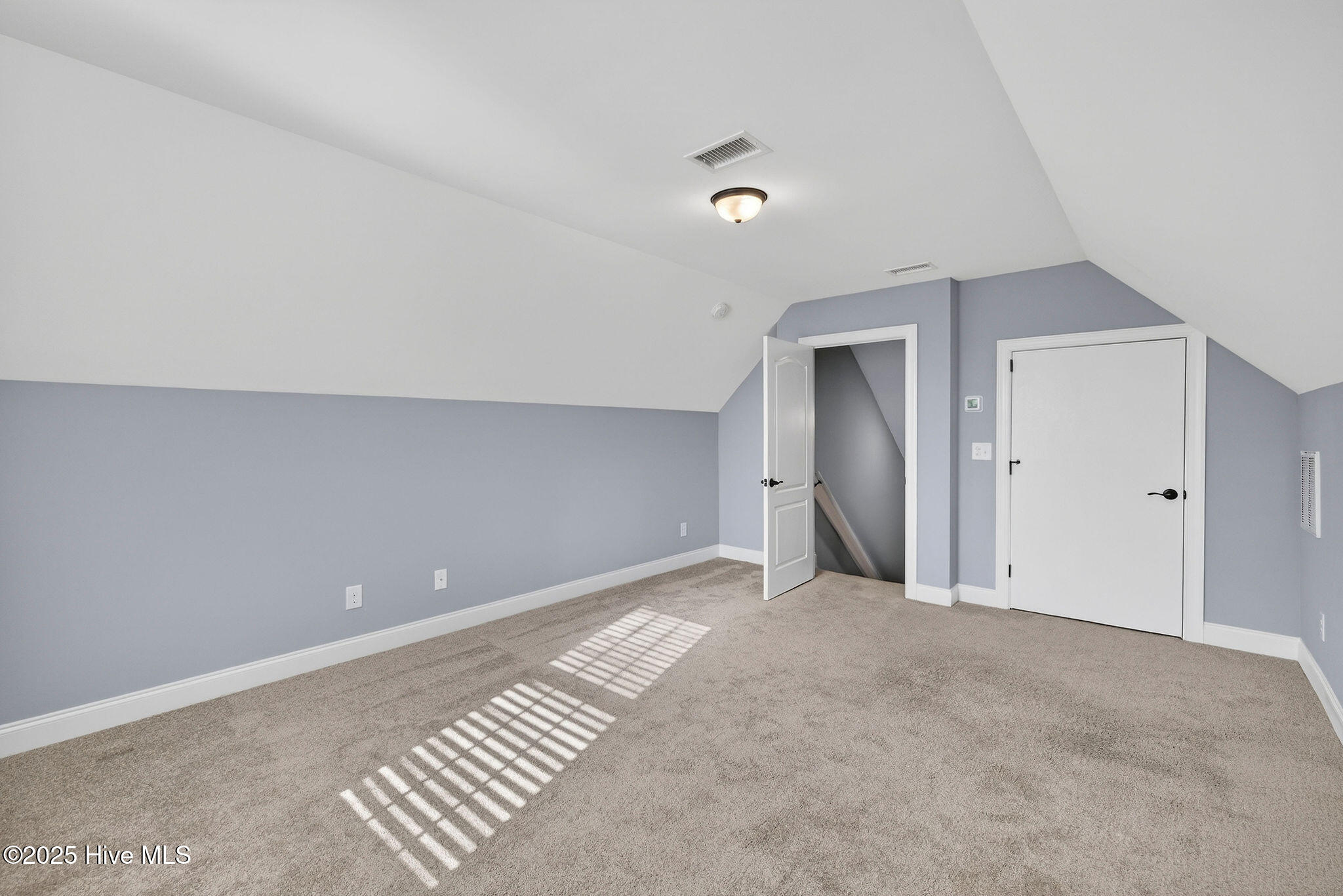 100547187 | Photo 26