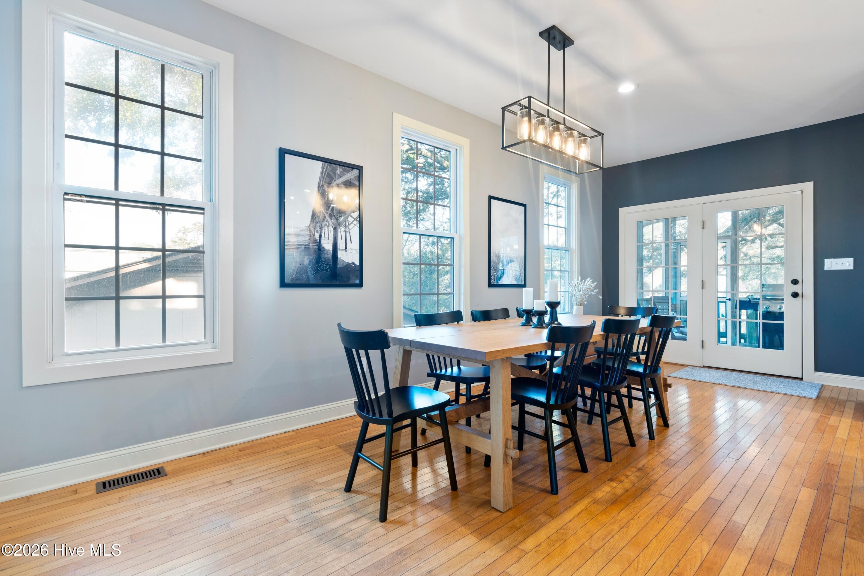 100549187 | Photo 27