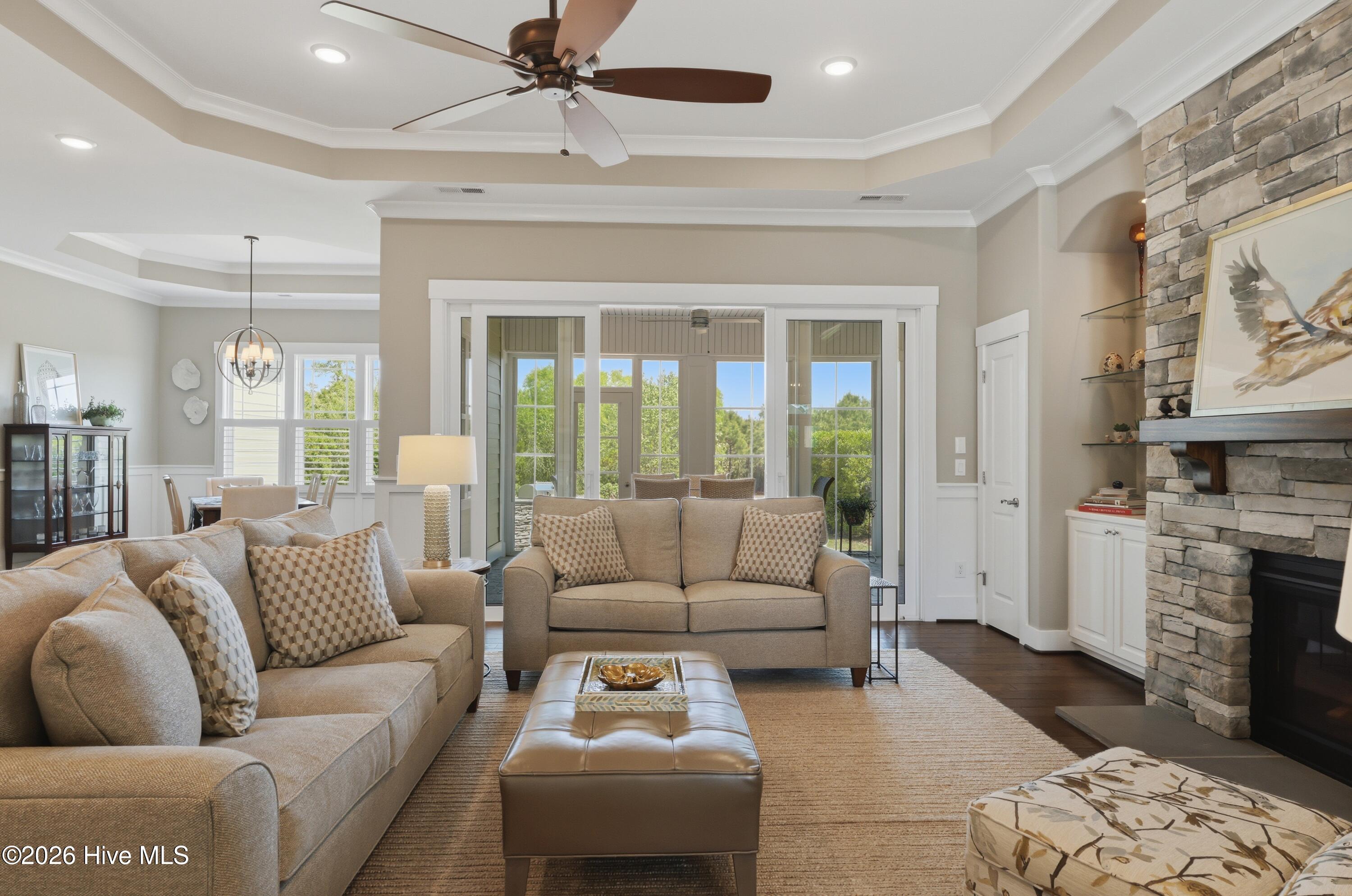 100569596 | Photo 12