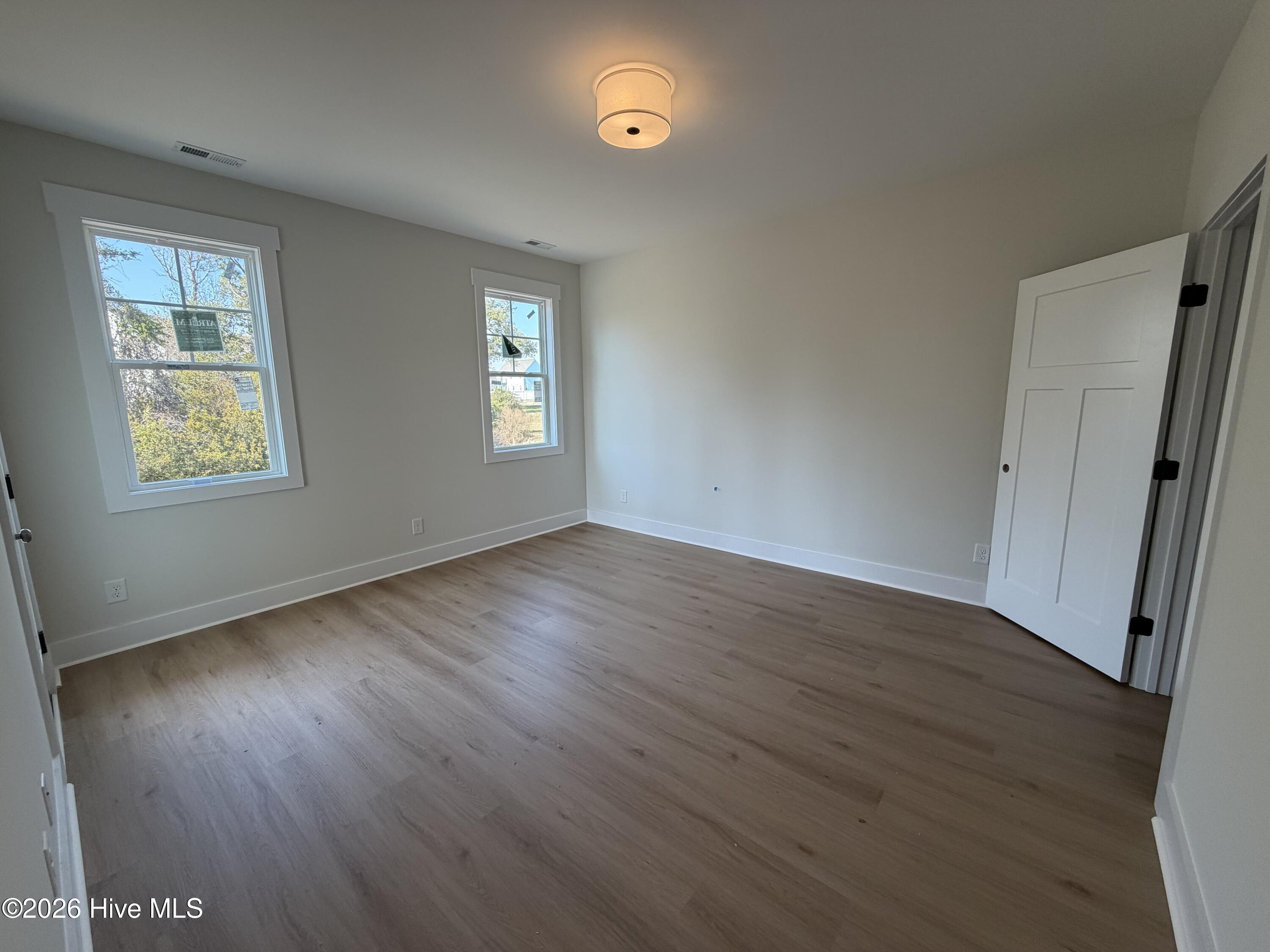 100559607 | Photo 38