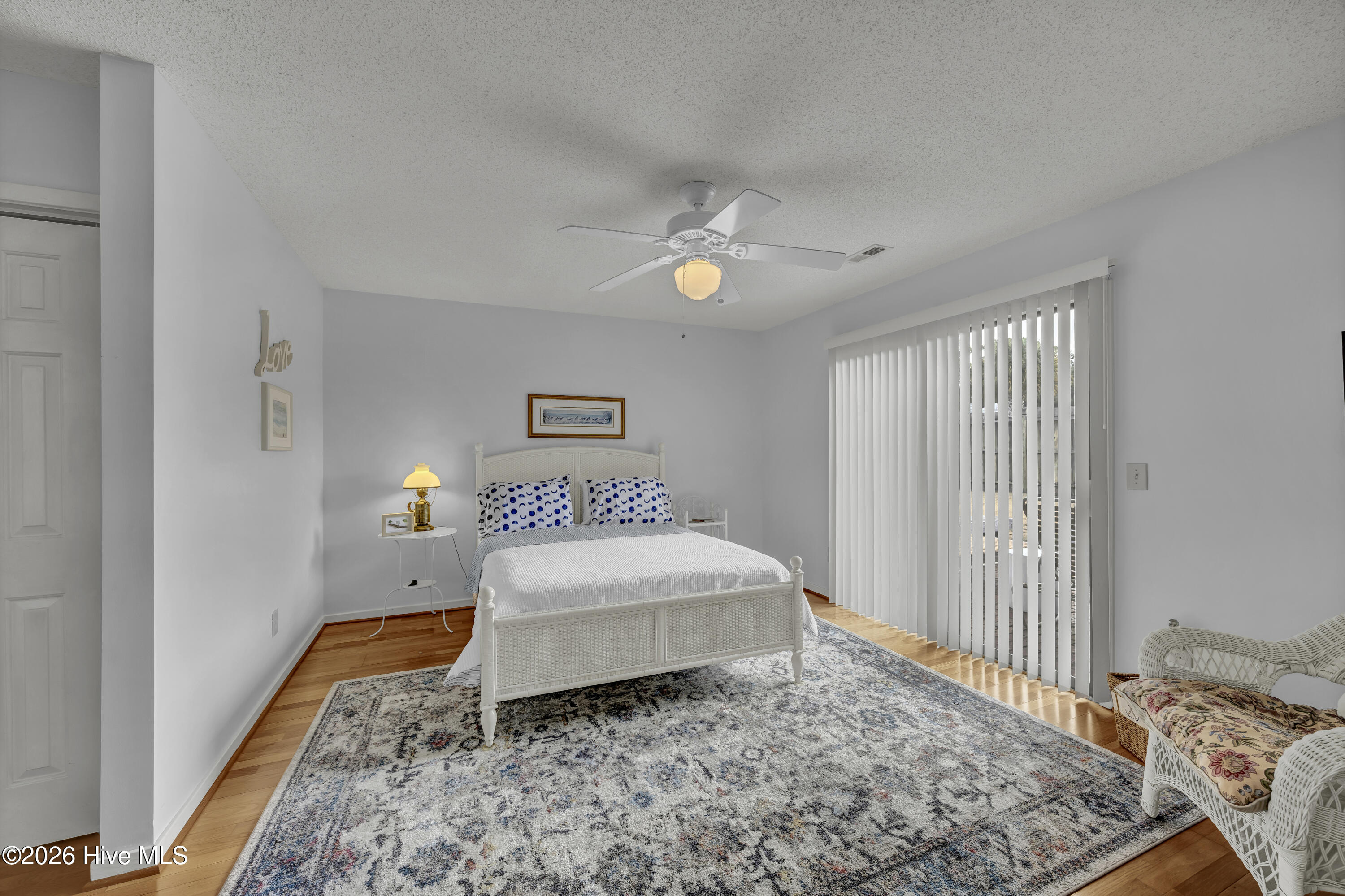 100548002 | Photo 11