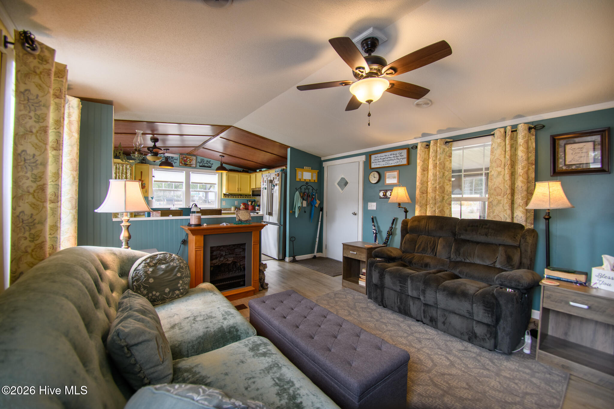 100558747 | Photo 40