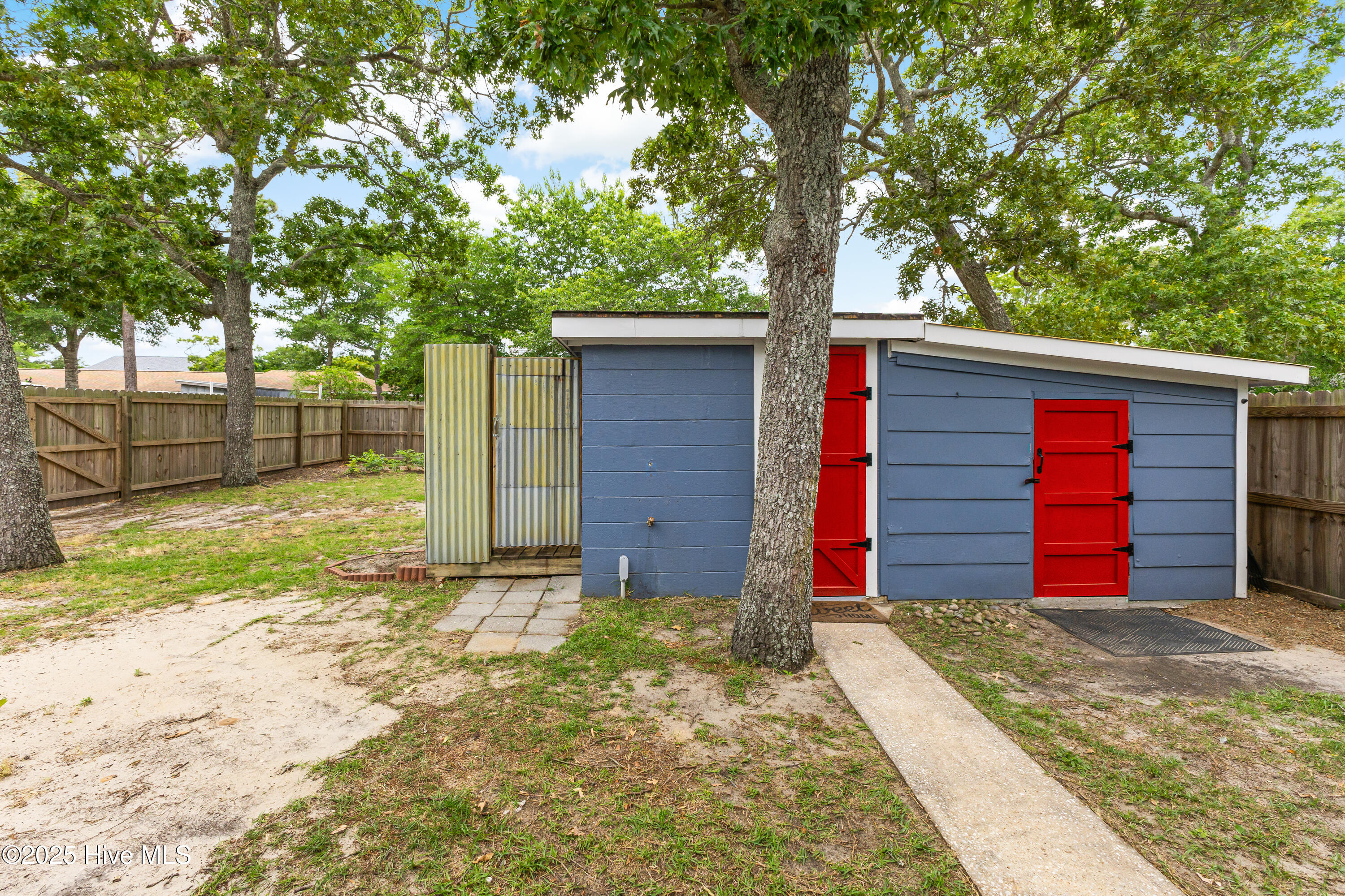 100531813 | Photo 26