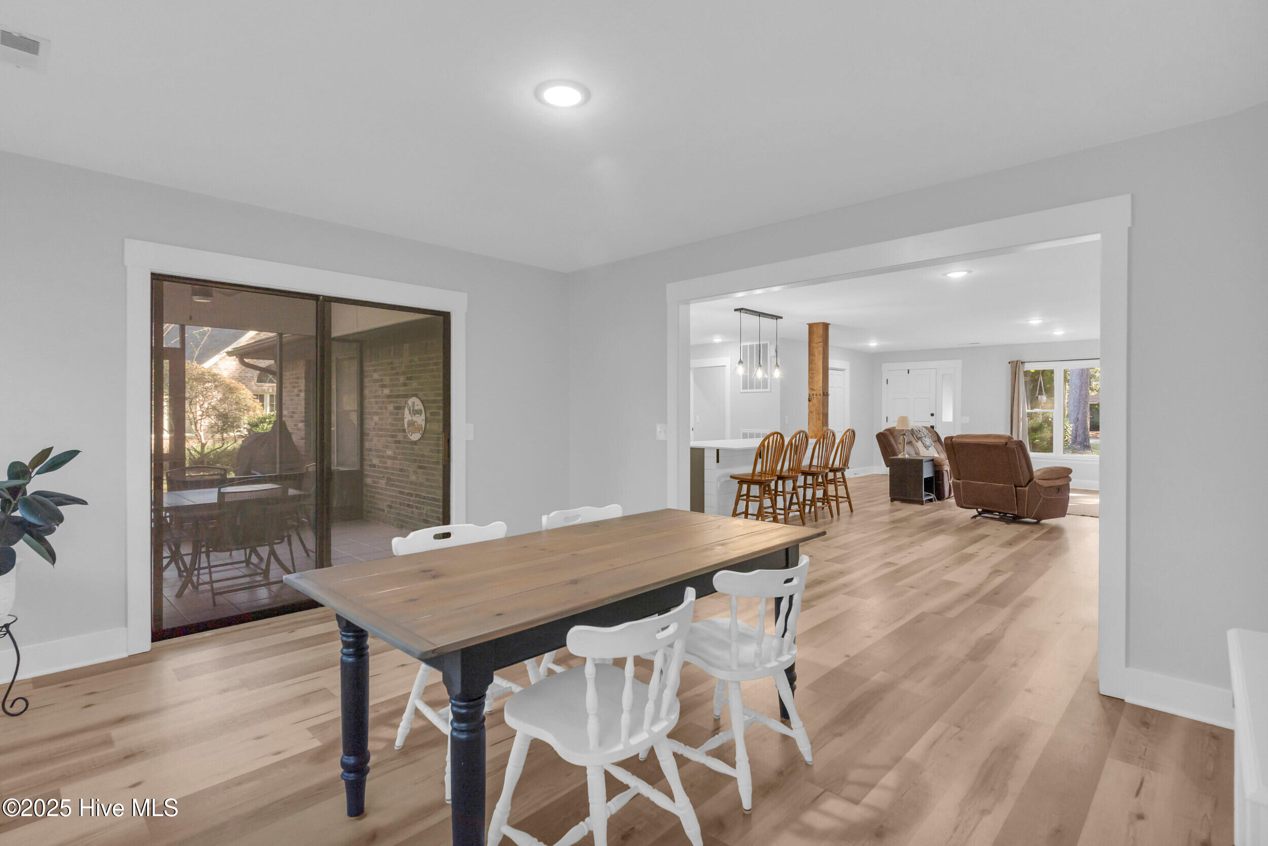 100538060 | Photo 16