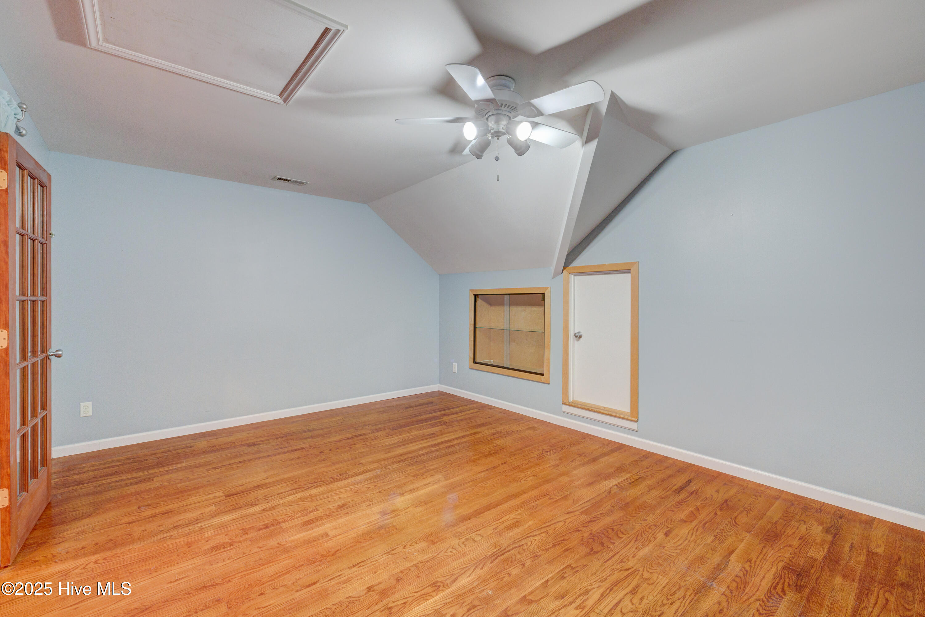 100526585 | Photo 53