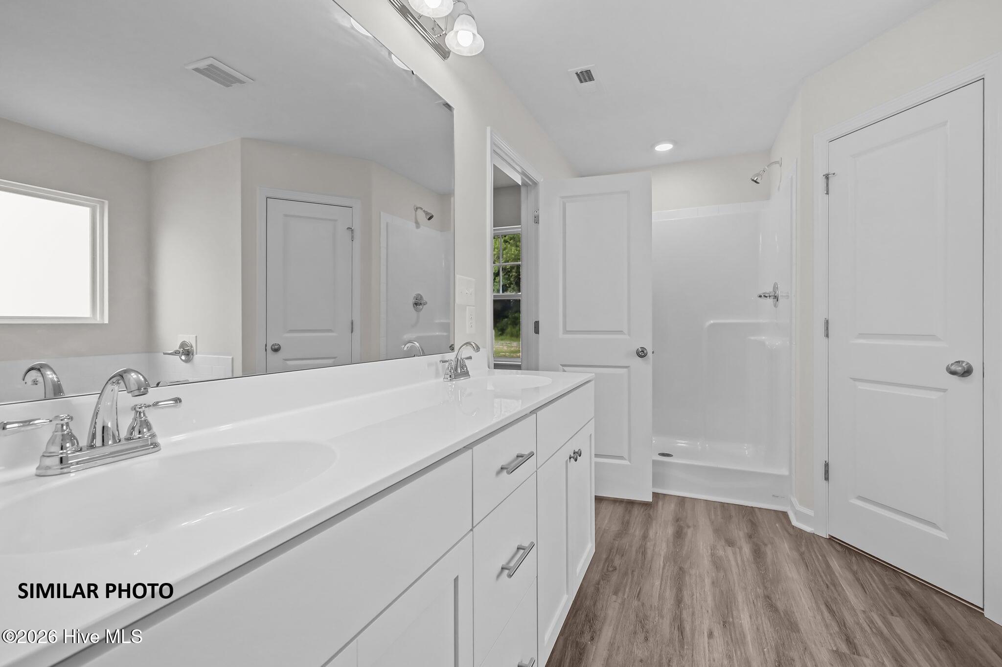 100566492 | Photo 13