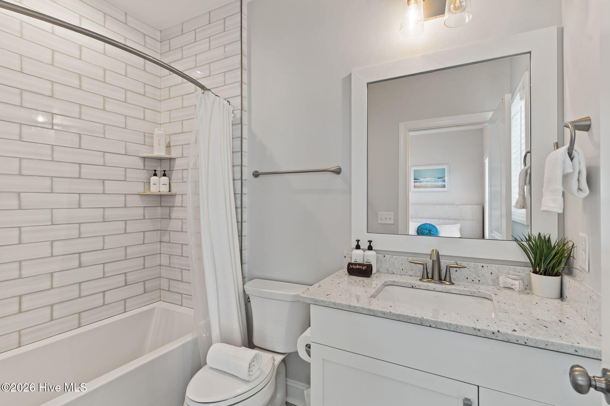 100565767 | Photo 29