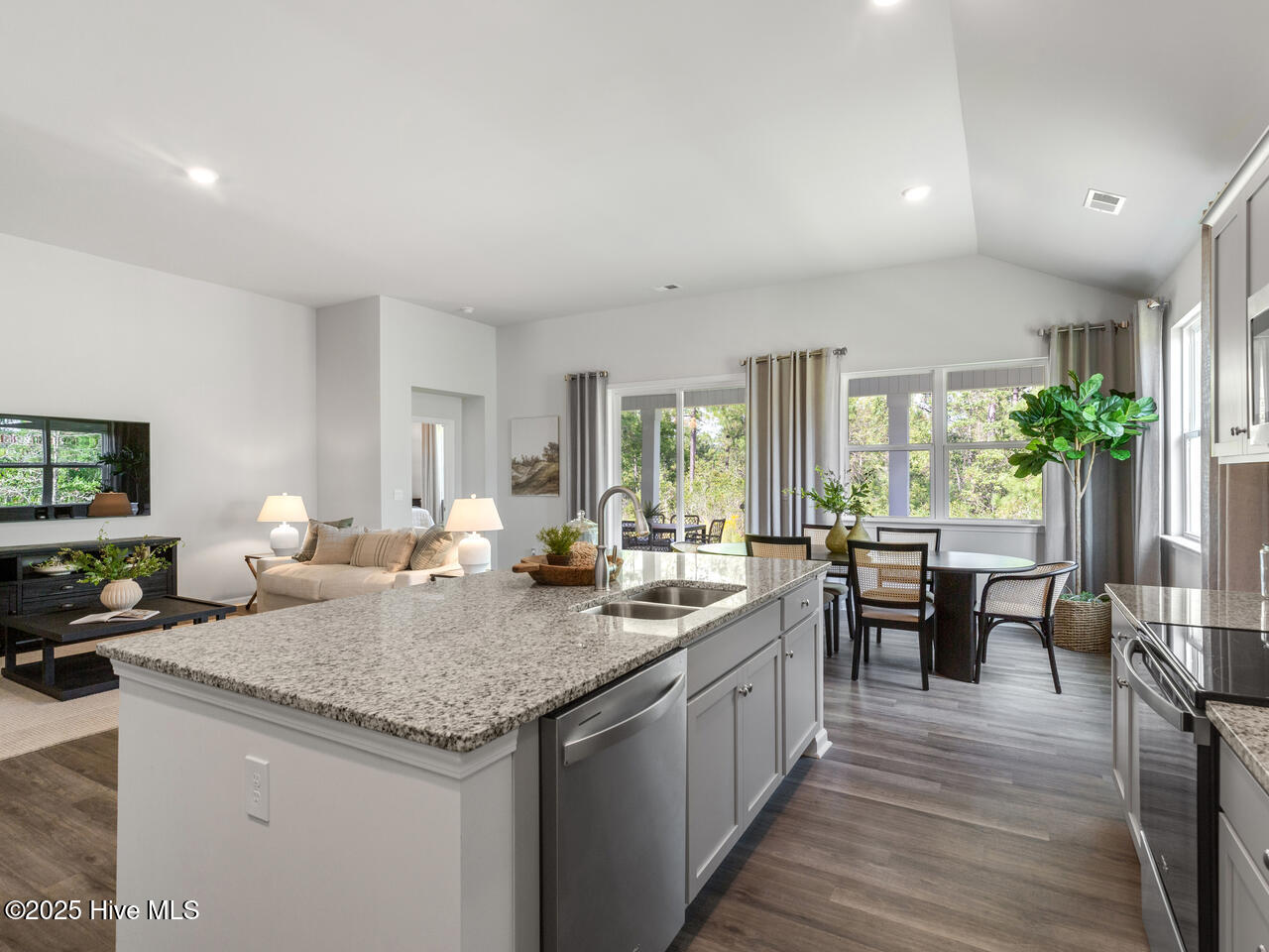 100541628 | Photo 10