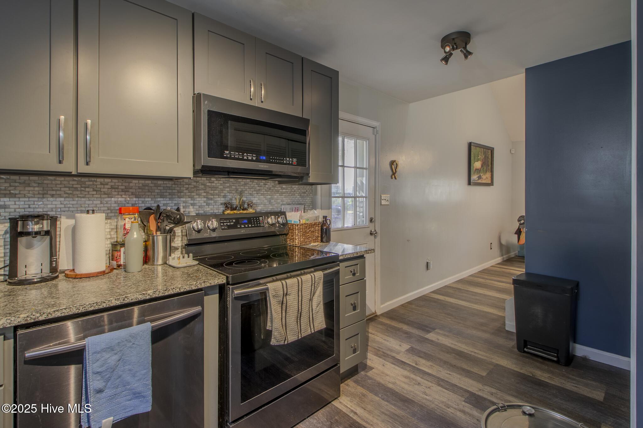 100541041 | Photo 13