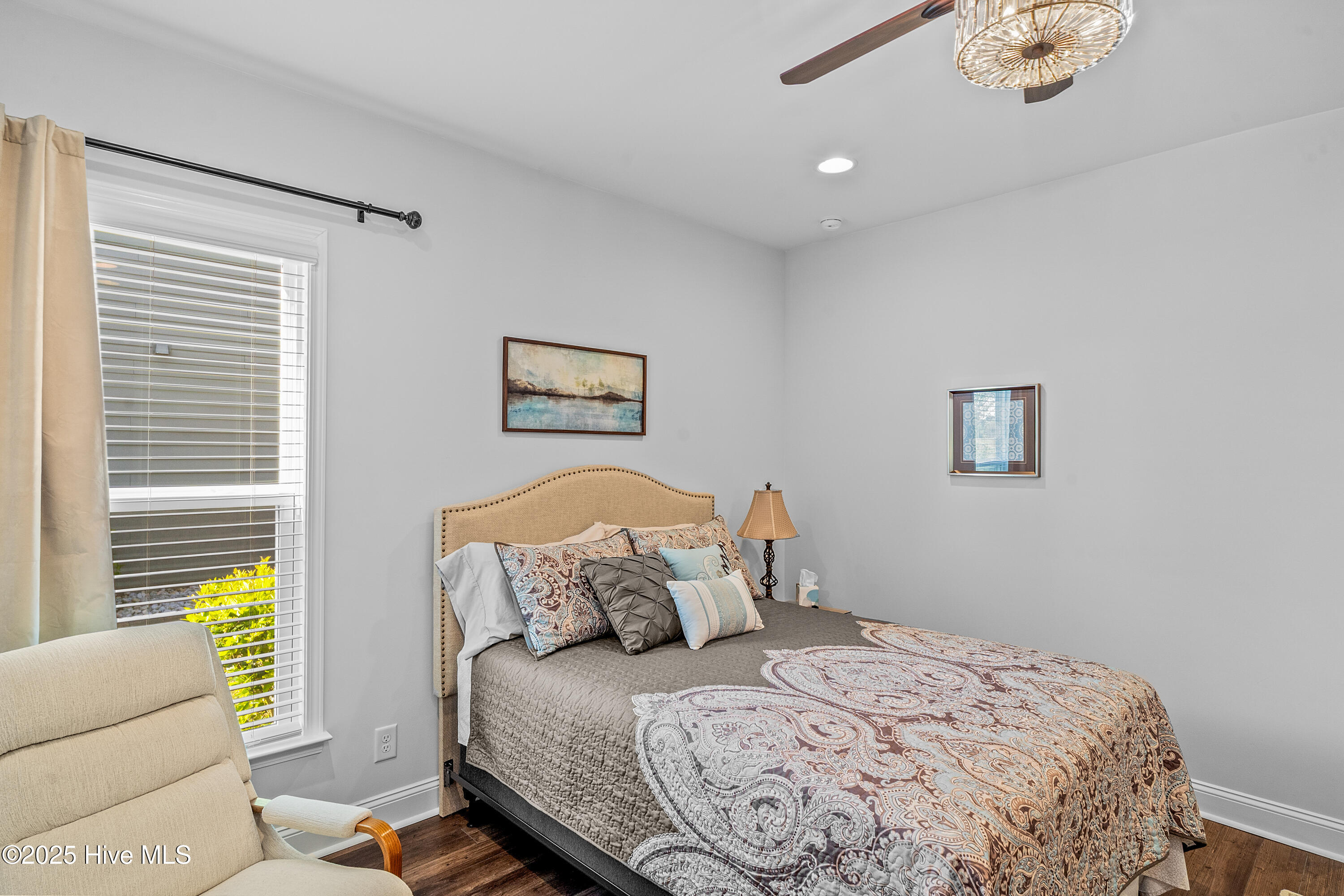 100502305 | Photo 27